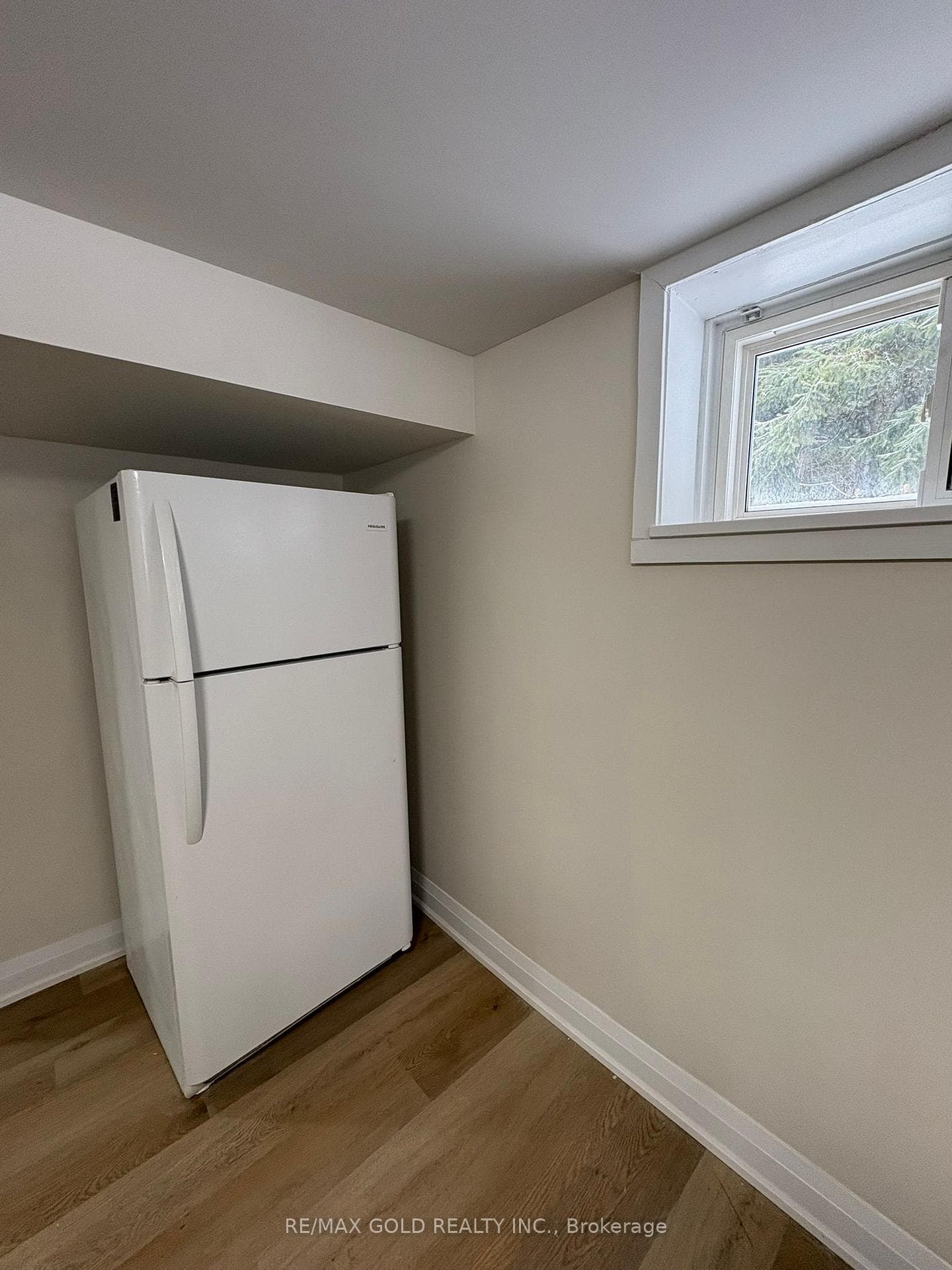 6520 32 Side Road Unit BSMT photo 12