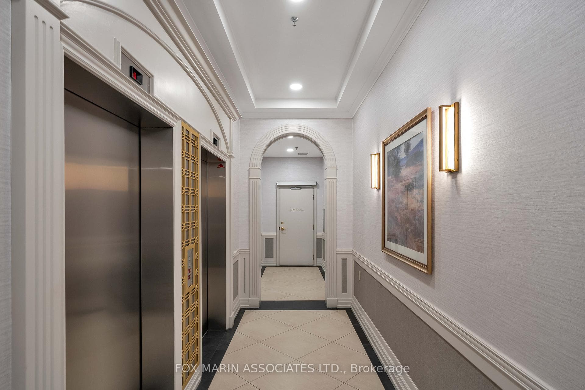 1 Deer Park Crescent Unit 701 photo 5