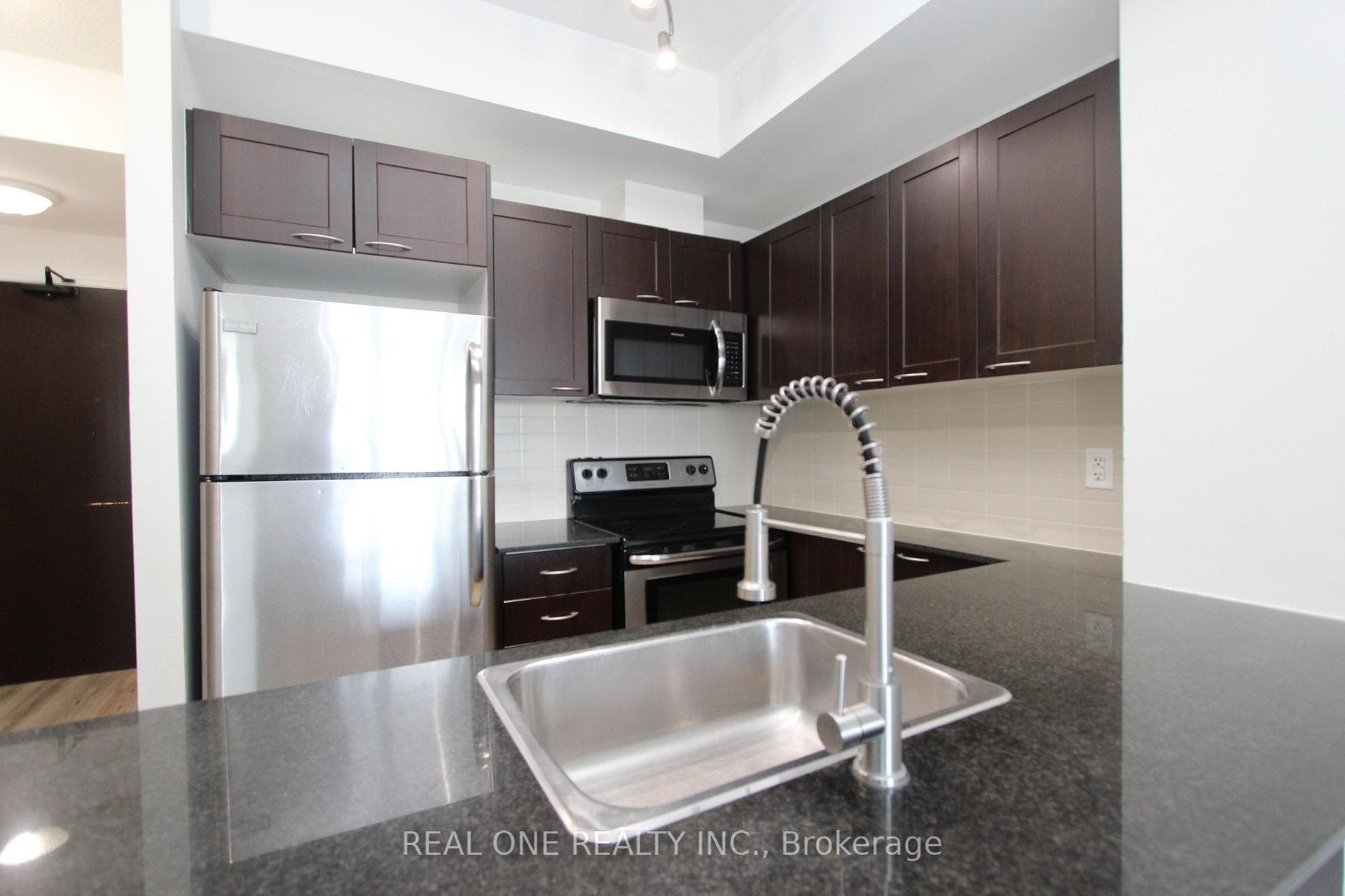 385 Prince Of Wales Drive Unit 1804 photo 4