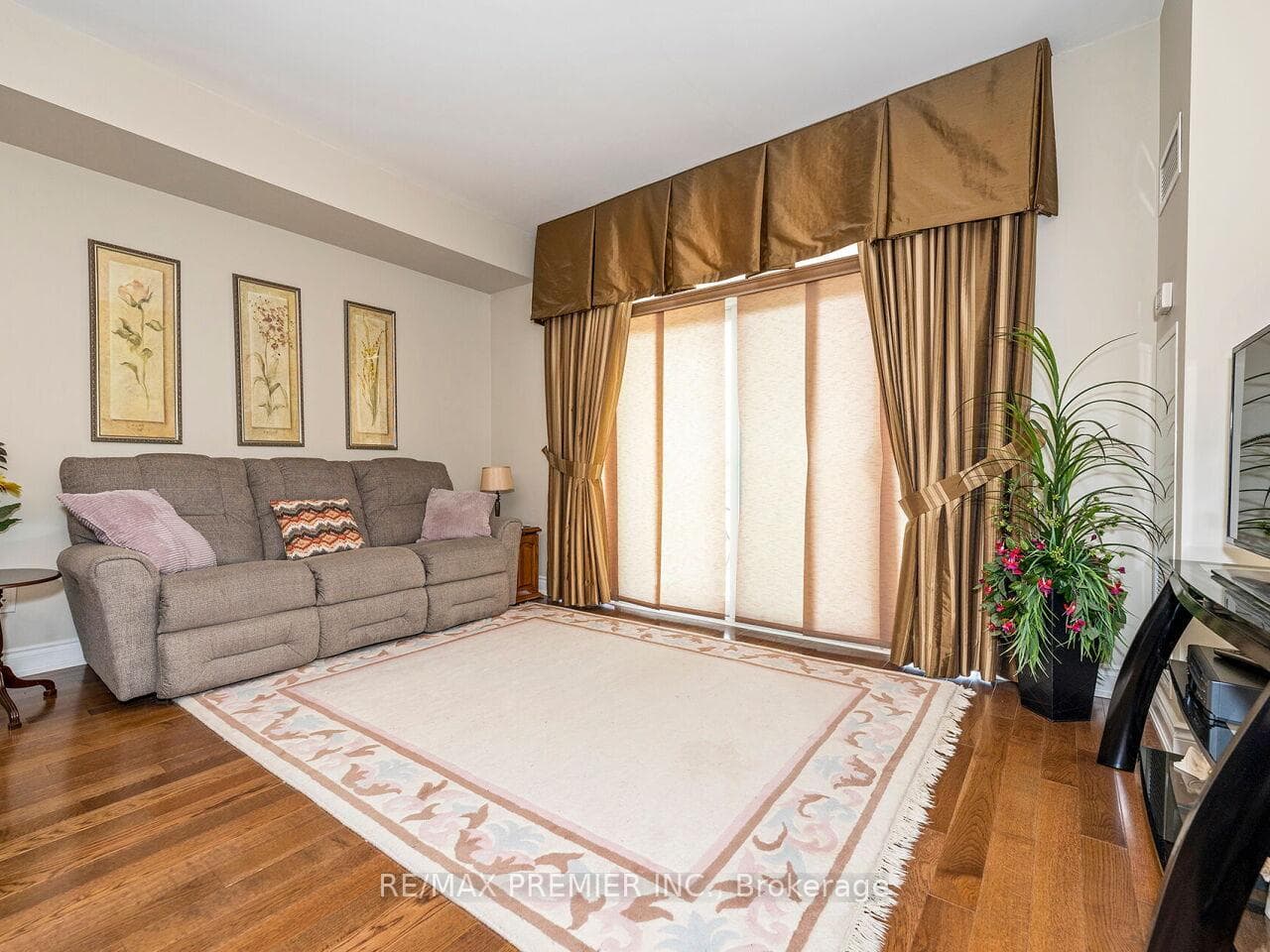 10211 Keele Street Unit 302 photo 16