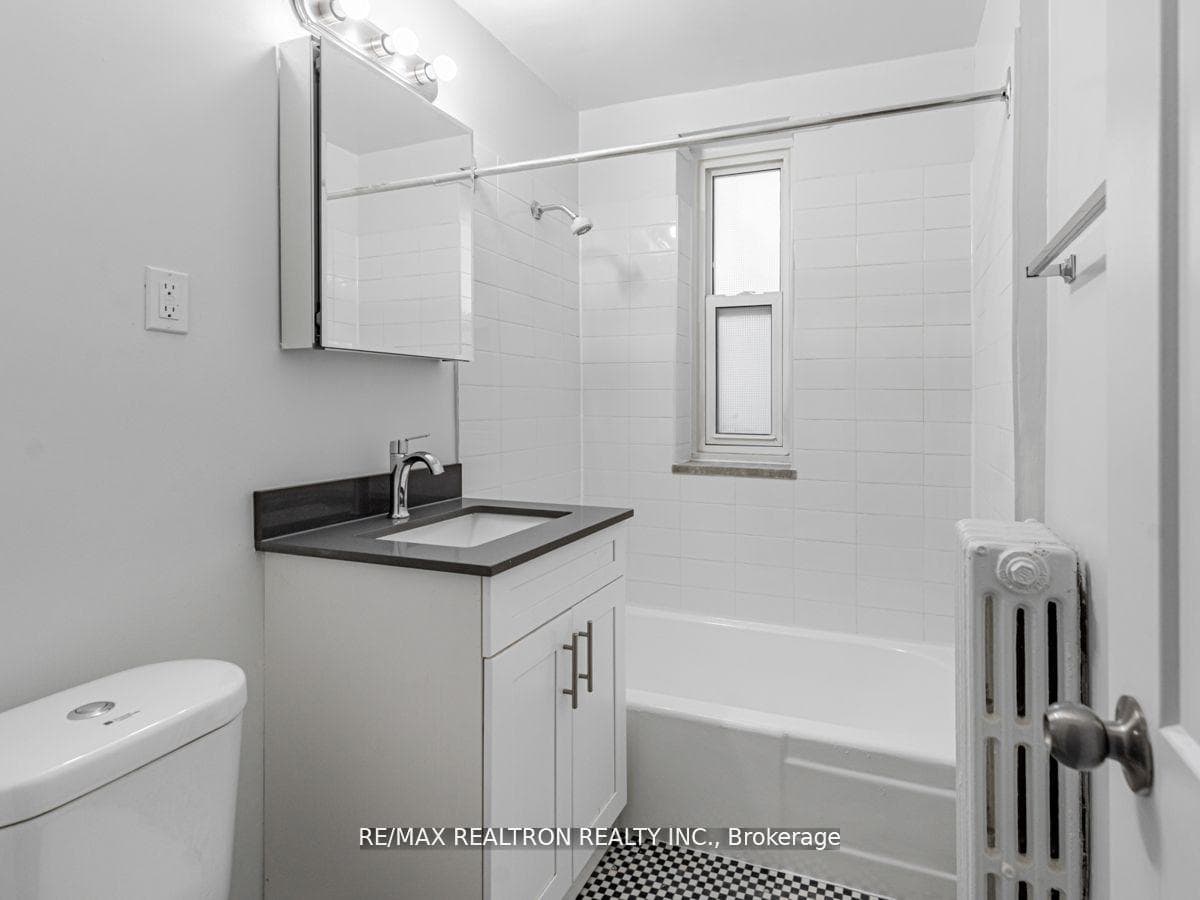 8 Mallory Gardens Unit 4 photo 17