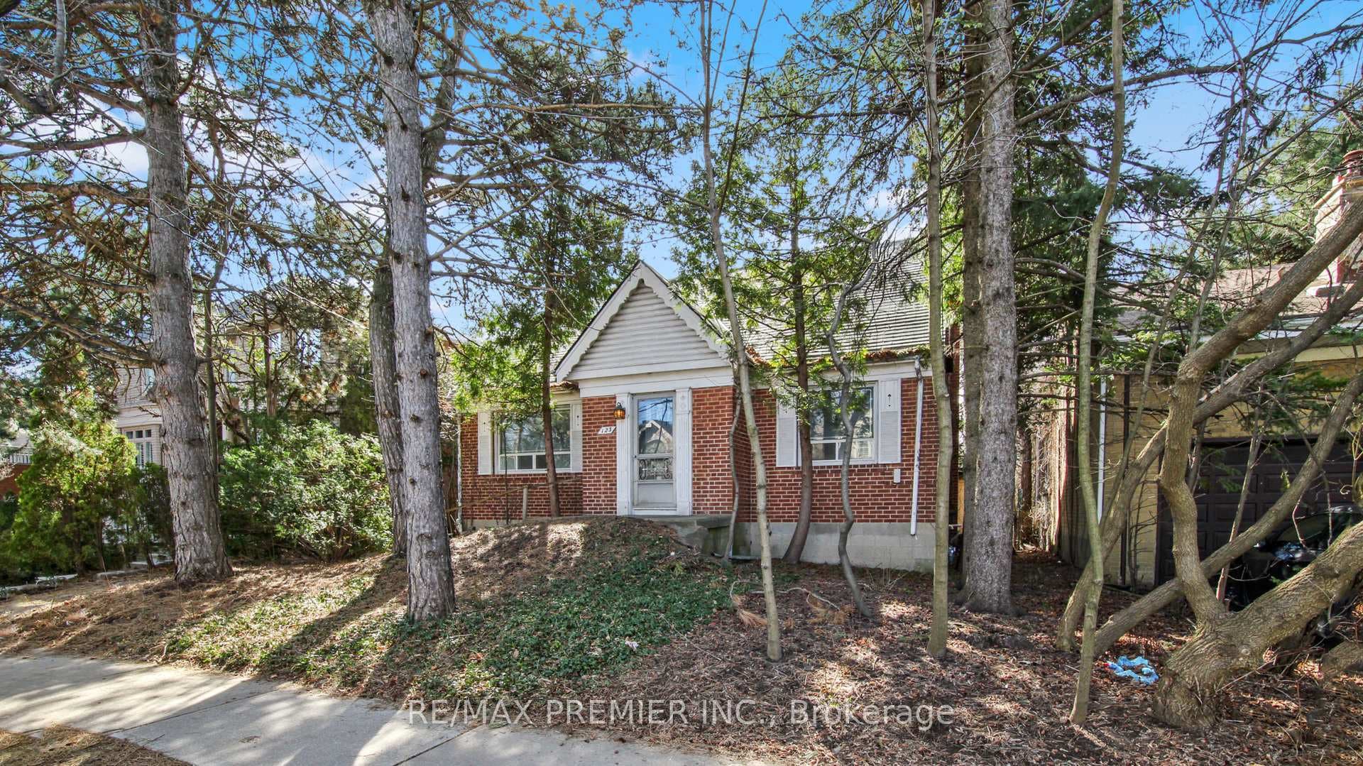 123 Viewmount Avenue photo 1