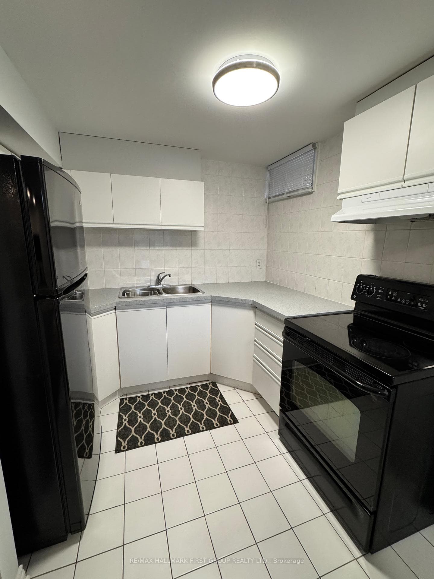 1385 Ferncliff Circle Unit Lower photo 10