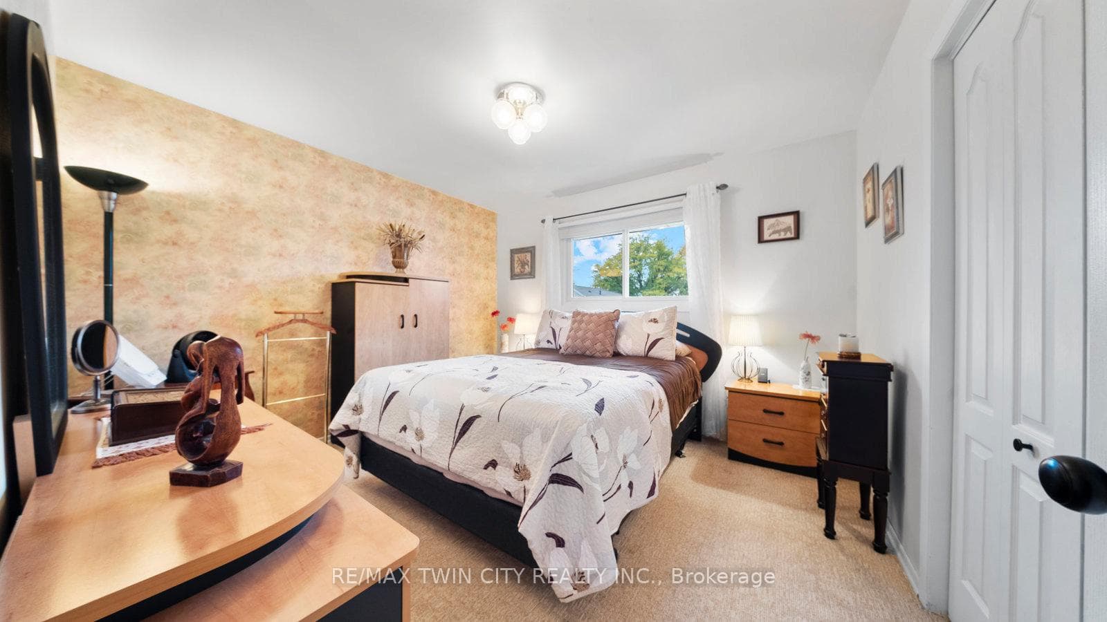 42 Palm Crescent photo 22