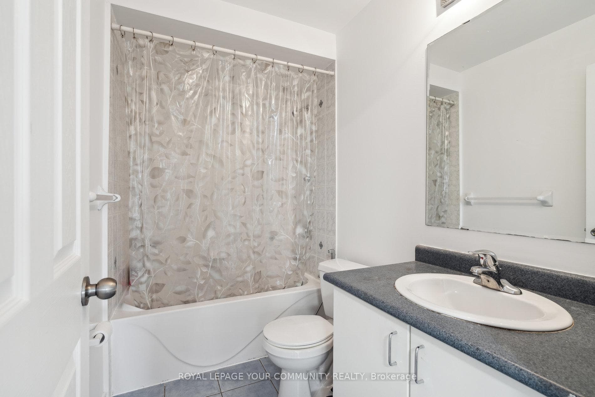 34 Talbotshire Street photo 40