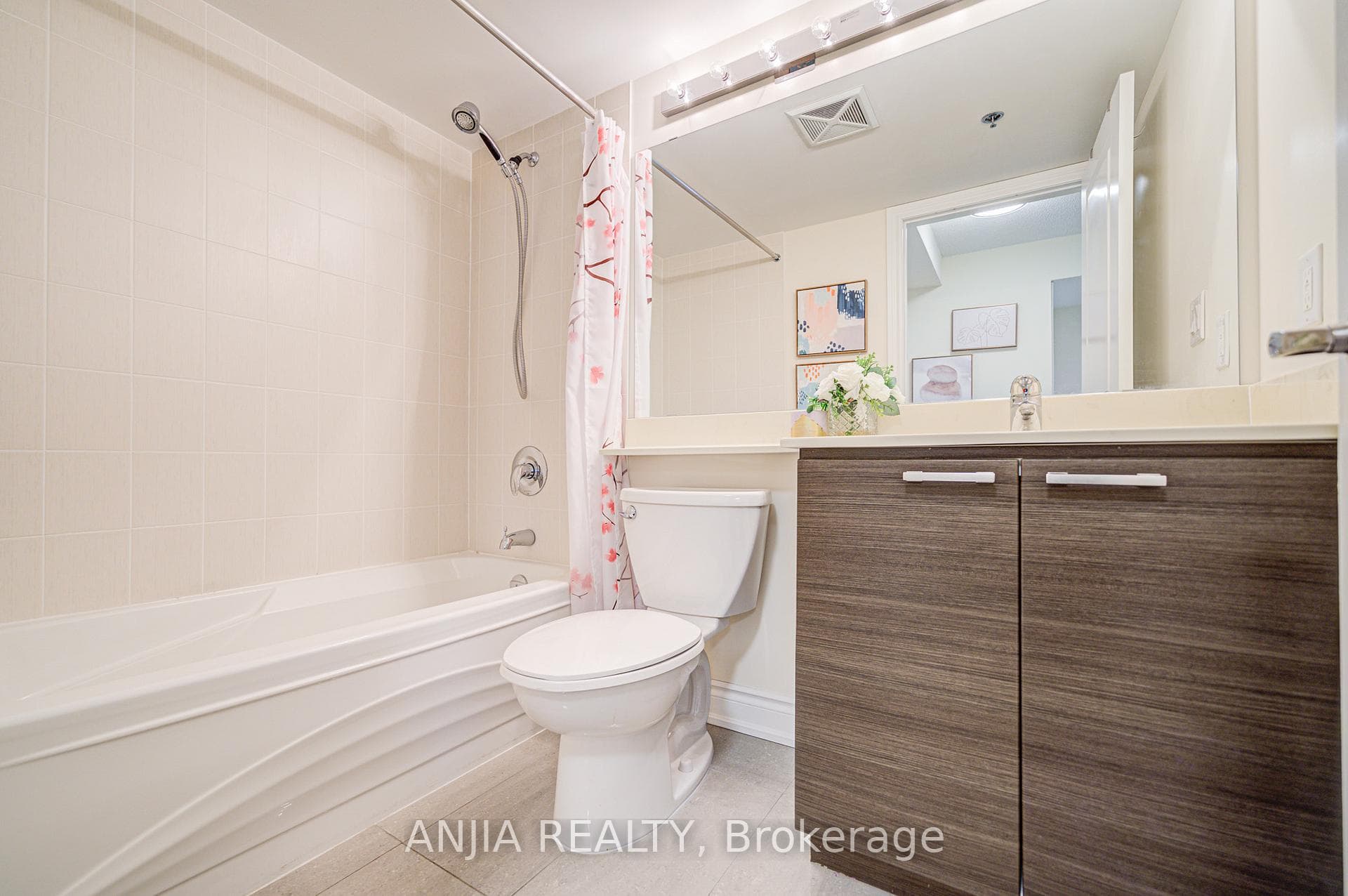 760 Sheppard Avenue Unit 313 photo 3