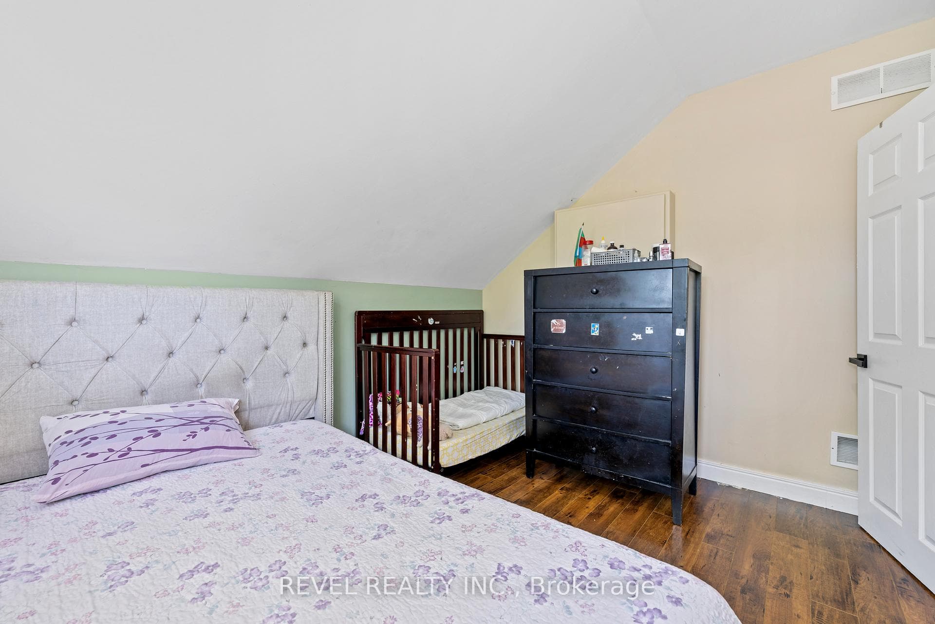 54 Chestnut Street photo 36