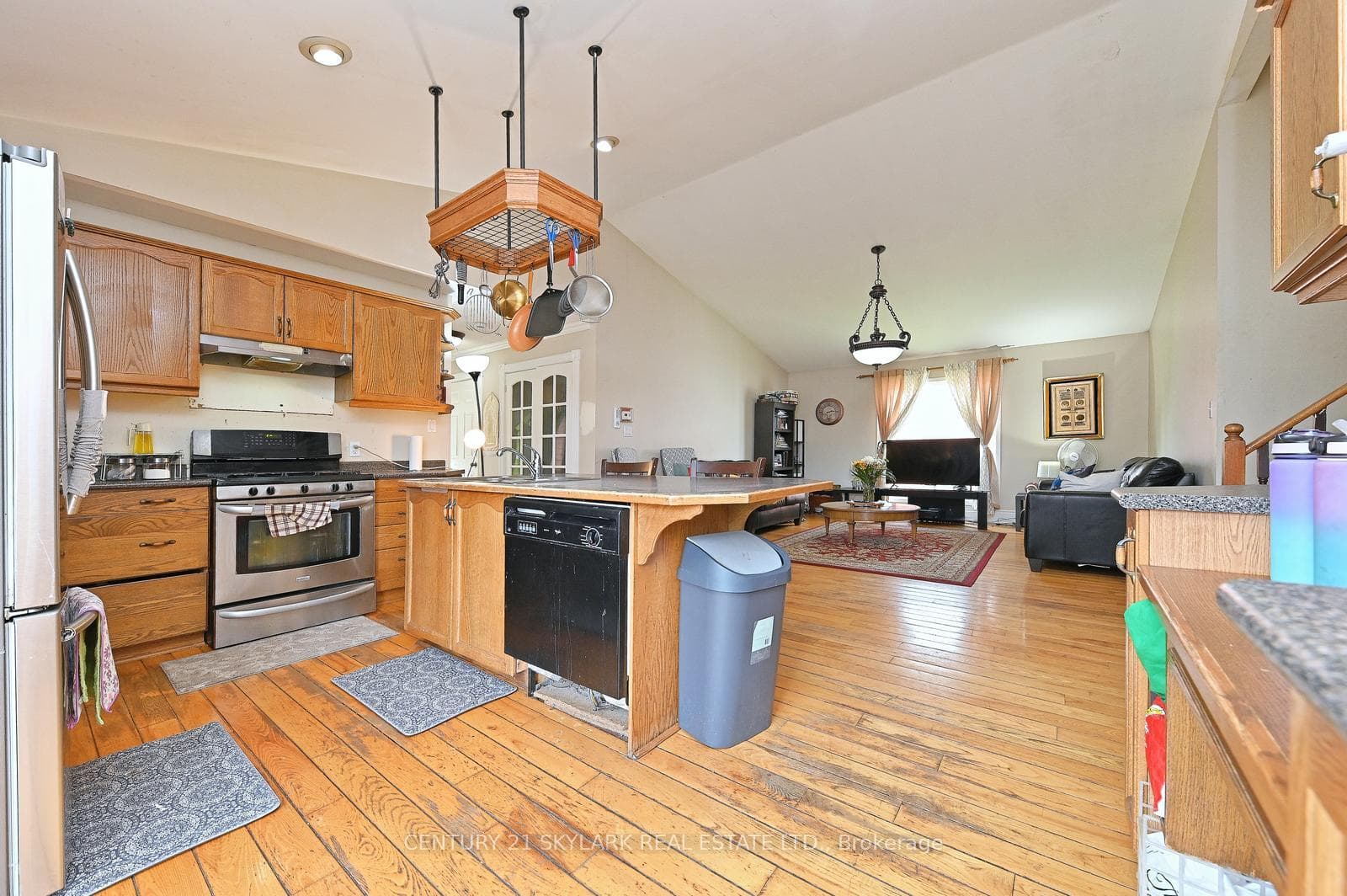 1922 Dalhousie Crescent photo 14