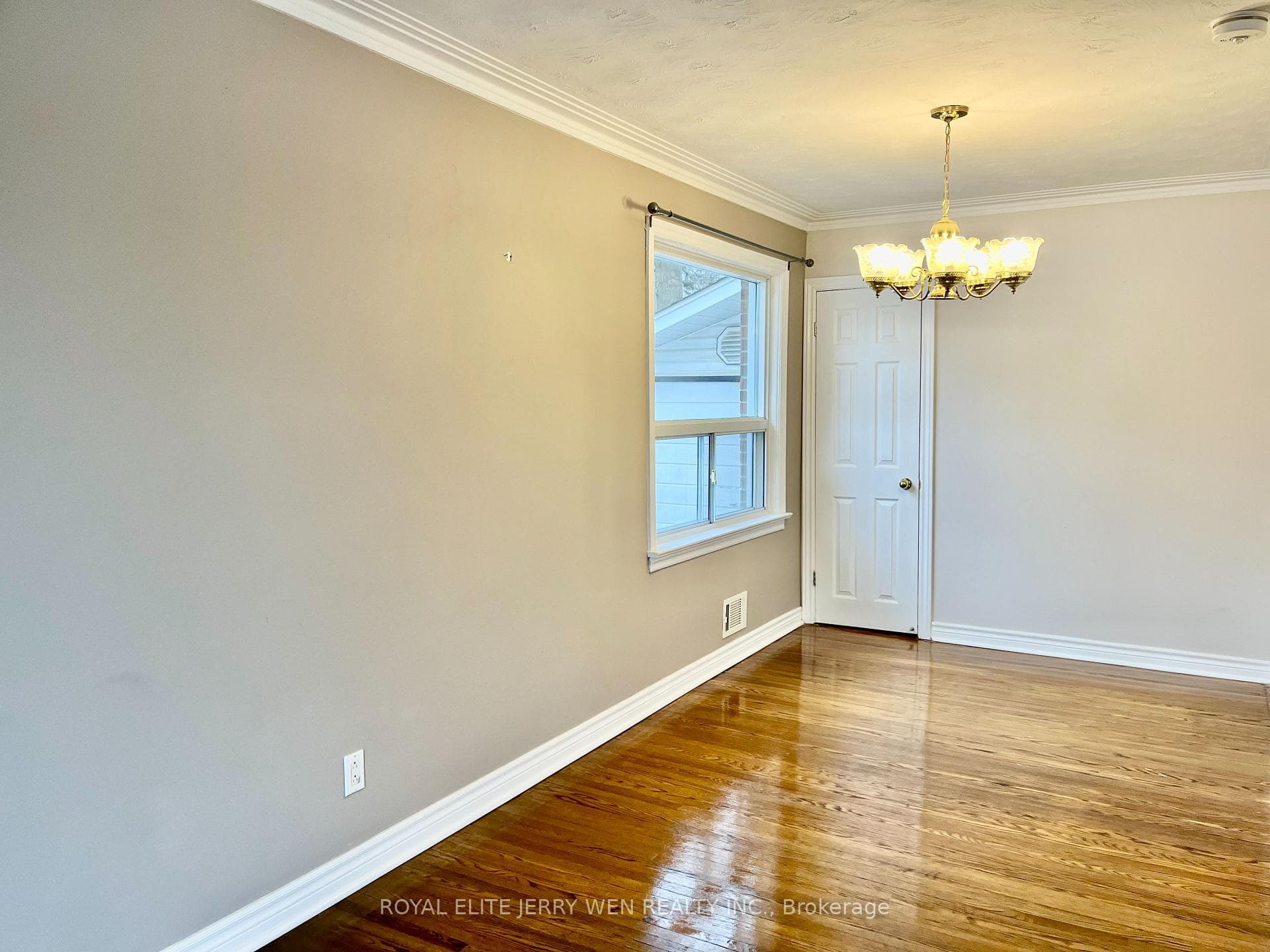 52 Monkswood Crescent Unit upper photo 4