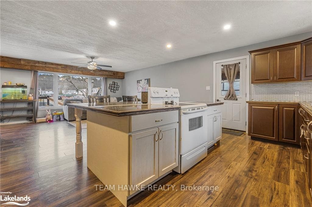 88 Fox Street photo 14