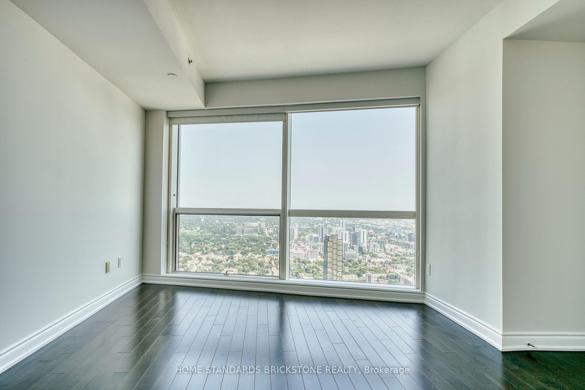 388 Yonge Street Unit 6107 photo 9