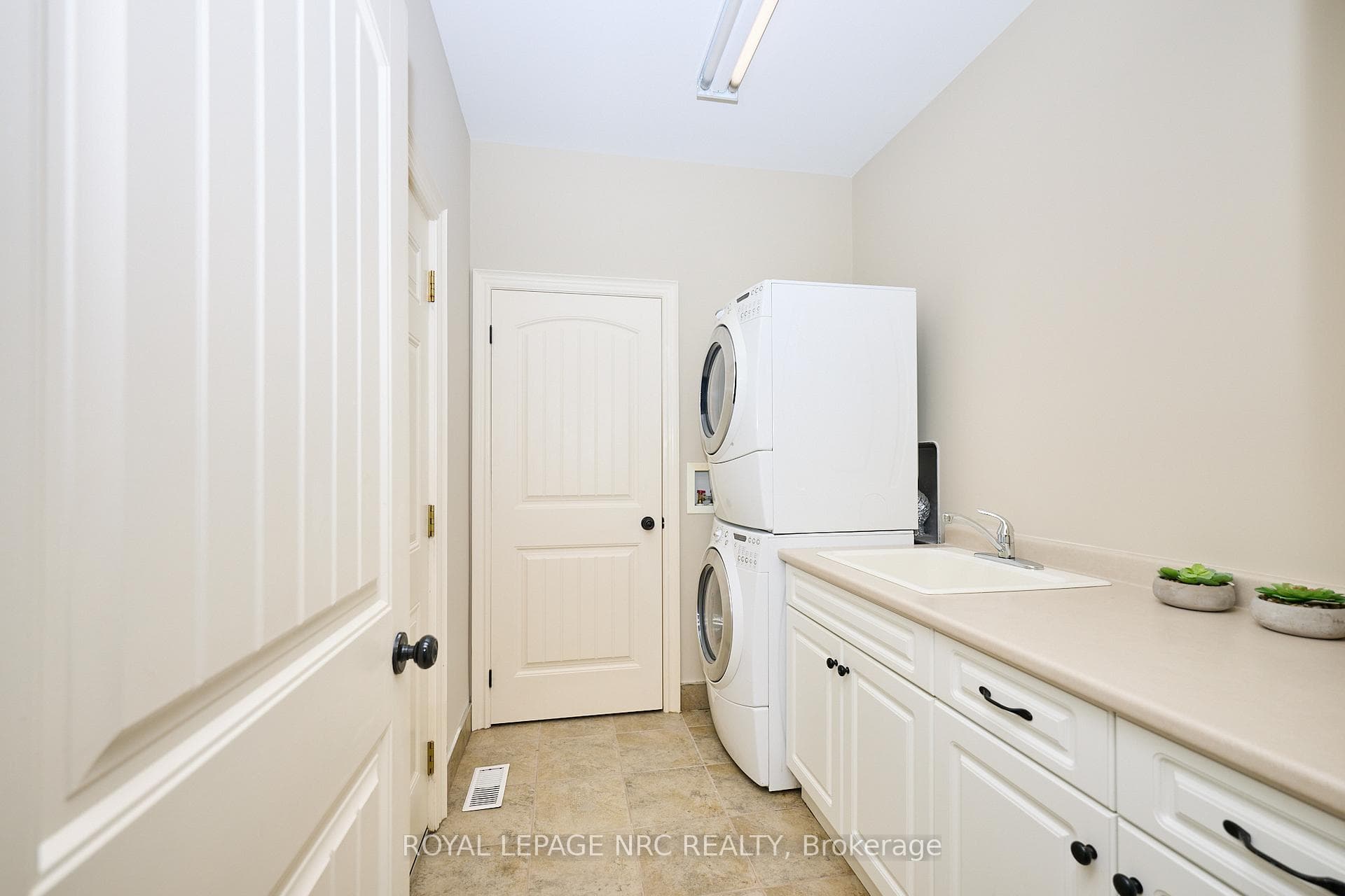 776 Warner Road photo 33
