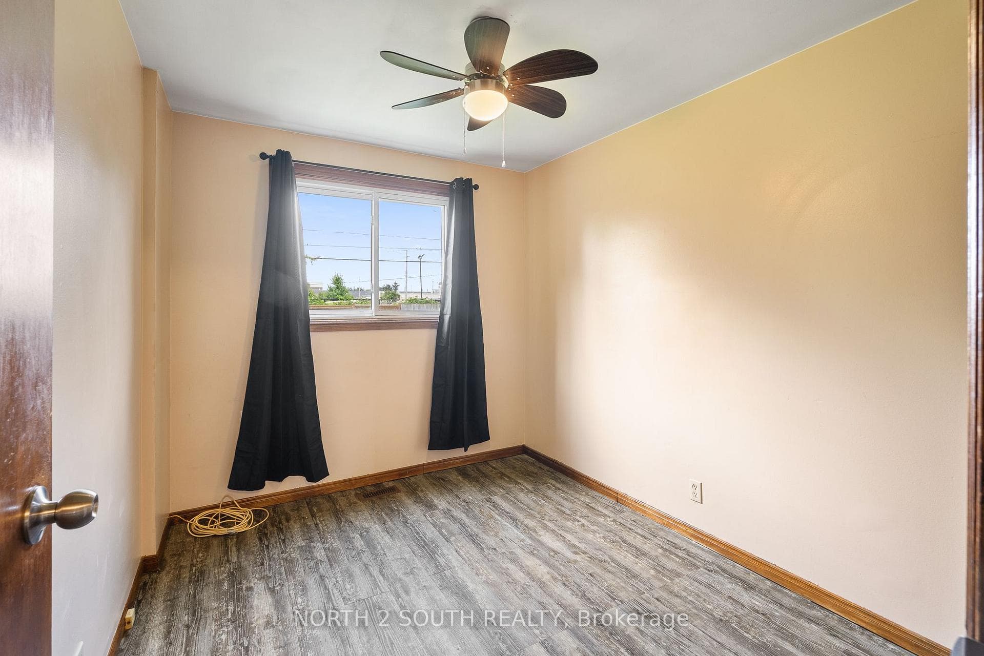 1360 Goyeau Street photo 15