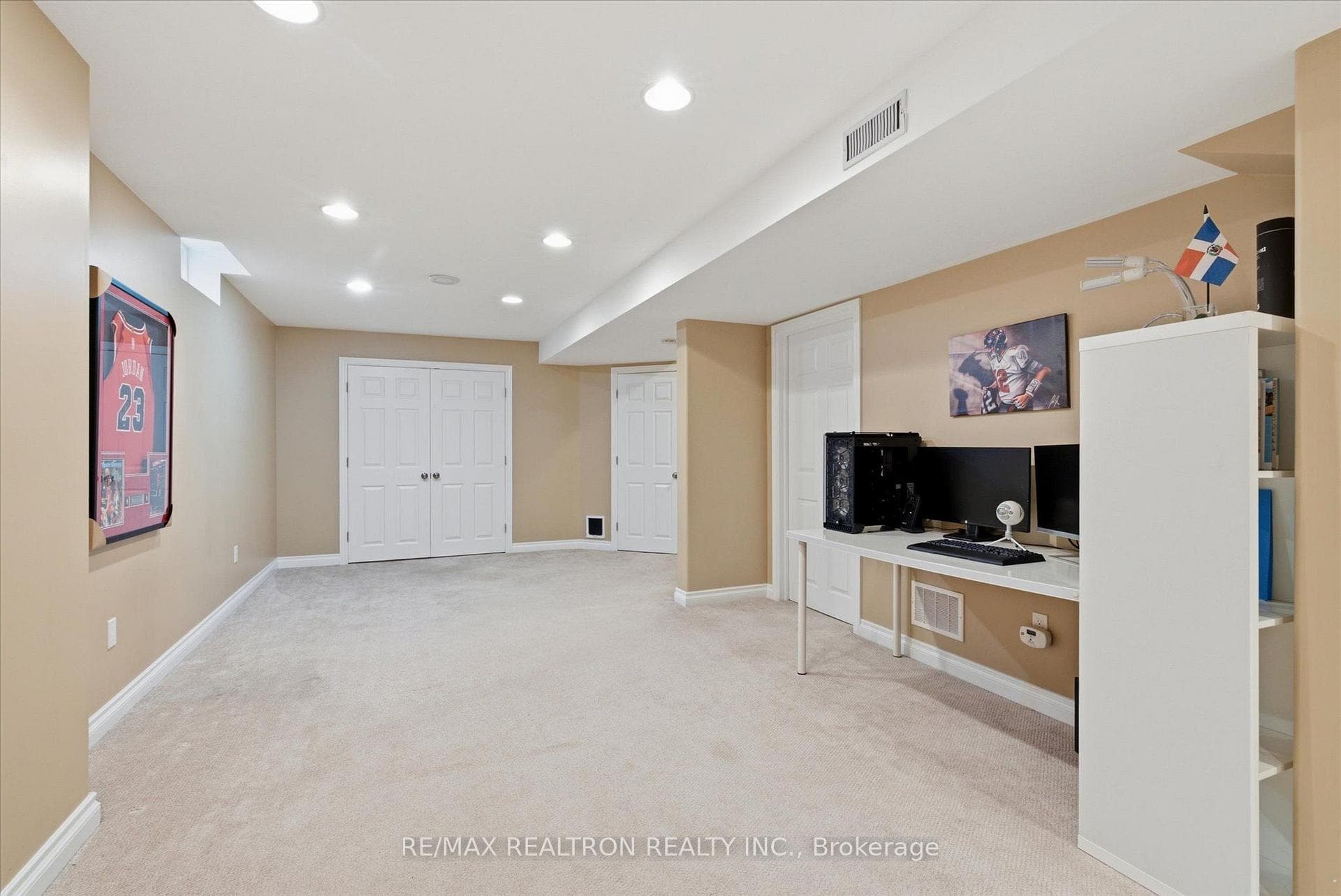 78 Hutton Place photo 35