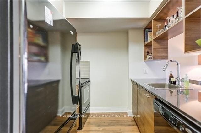 125 Village Green Square Unit 2906 photo 9