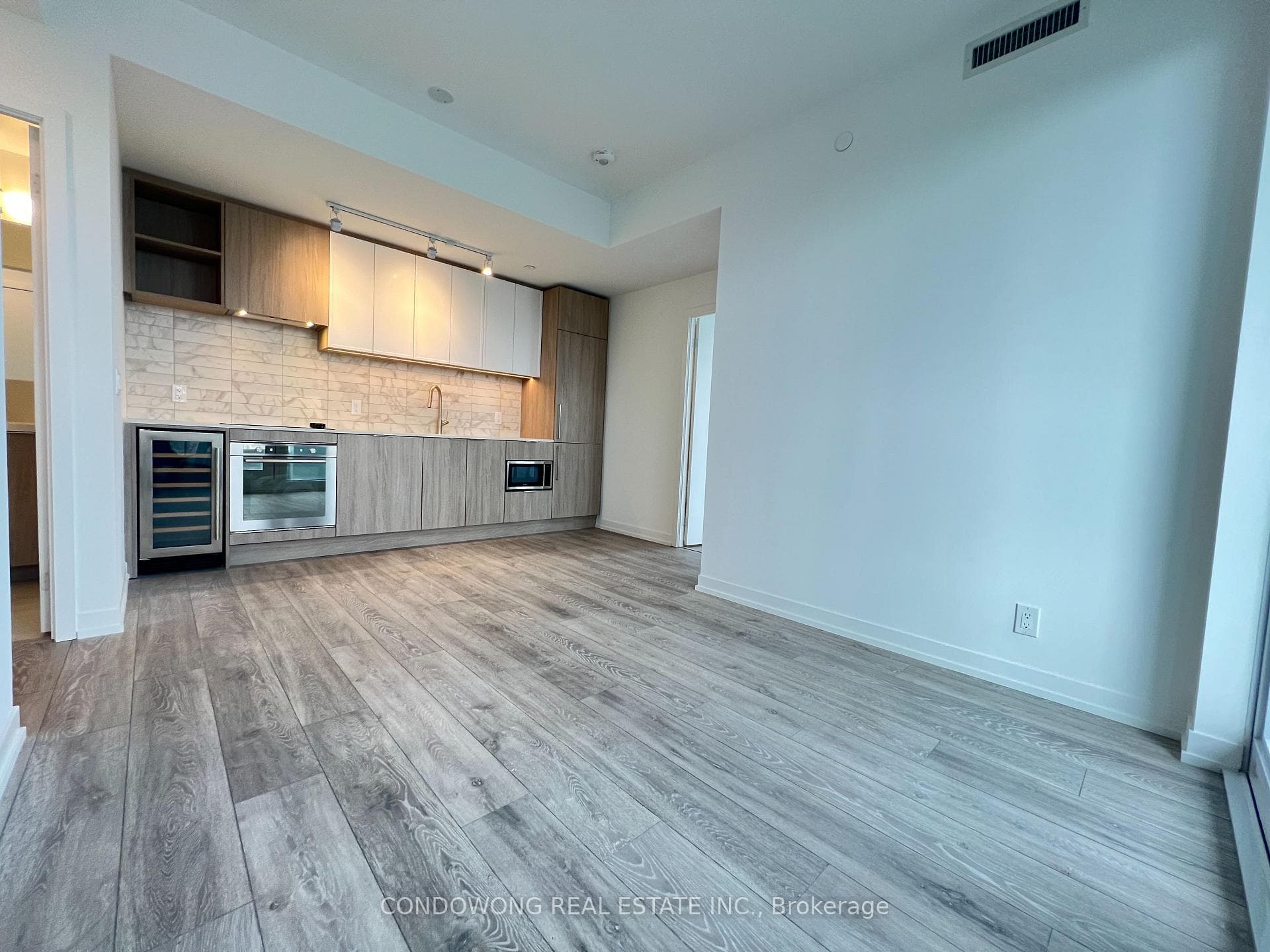 2020 Bathurst Street Unit 1816 photo 1