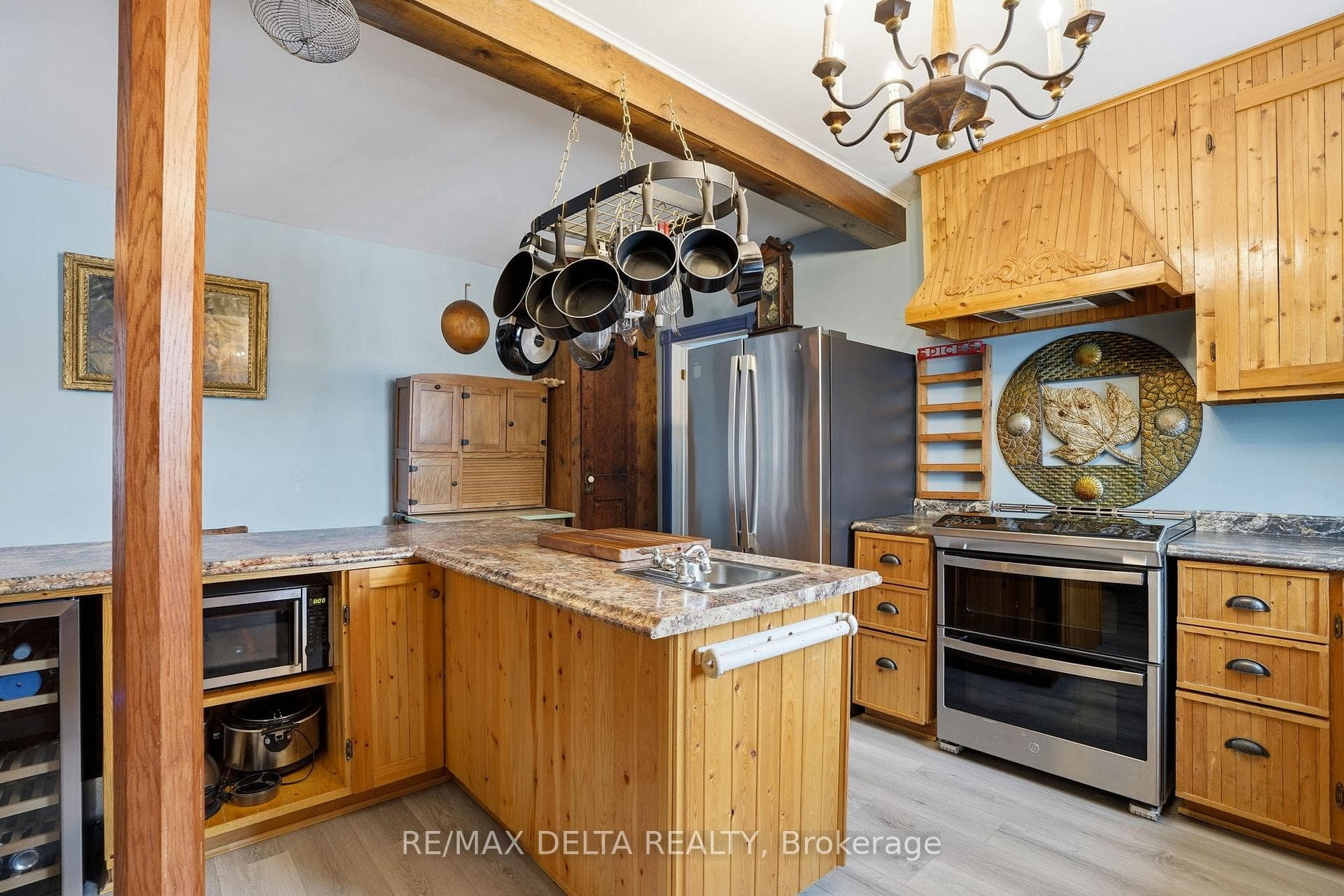 Wood finishes for a welcoming touch..