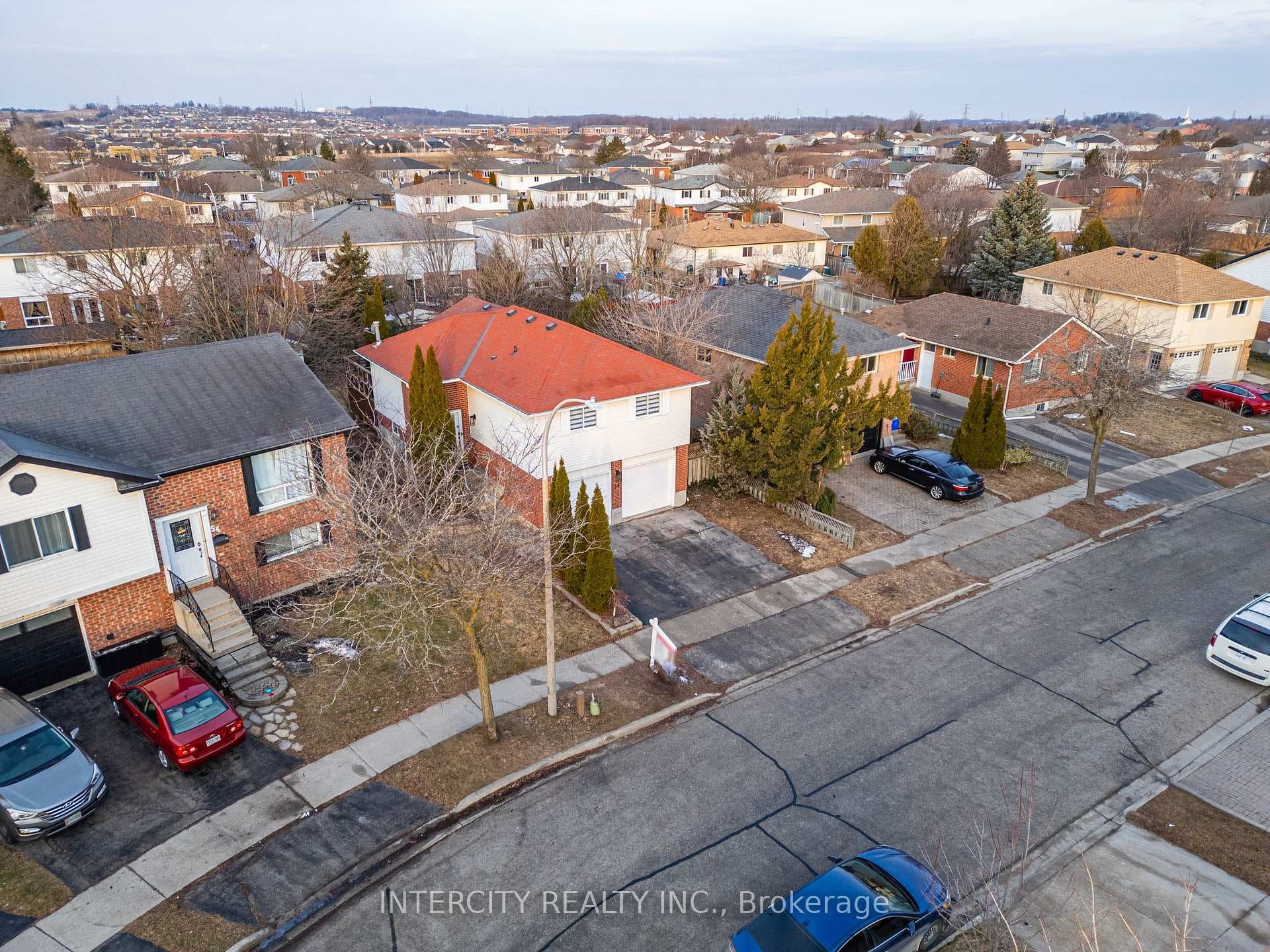 58 Marlis Crescent photo 4