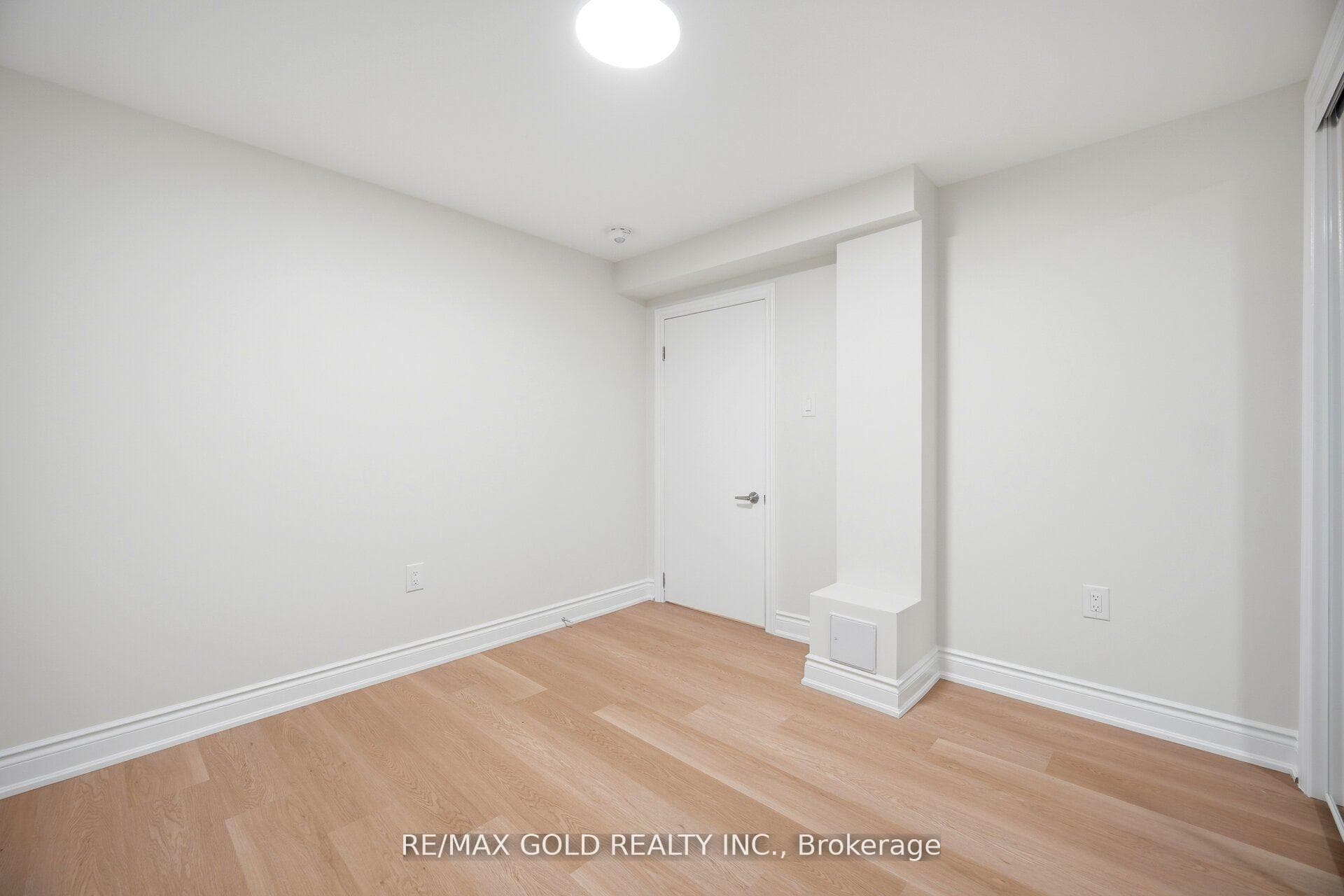 37 Lord Simcoe Drive photo 42
