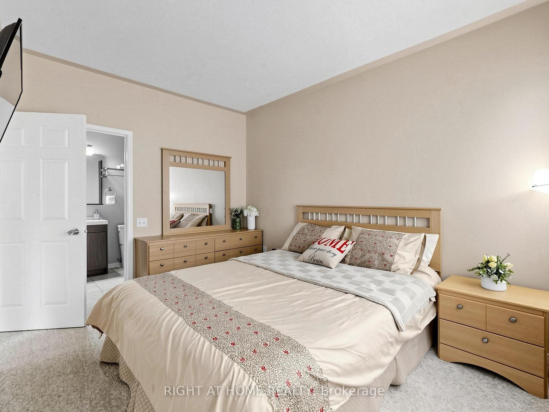 760 Lawrence Avenue Unit 76 photo 13