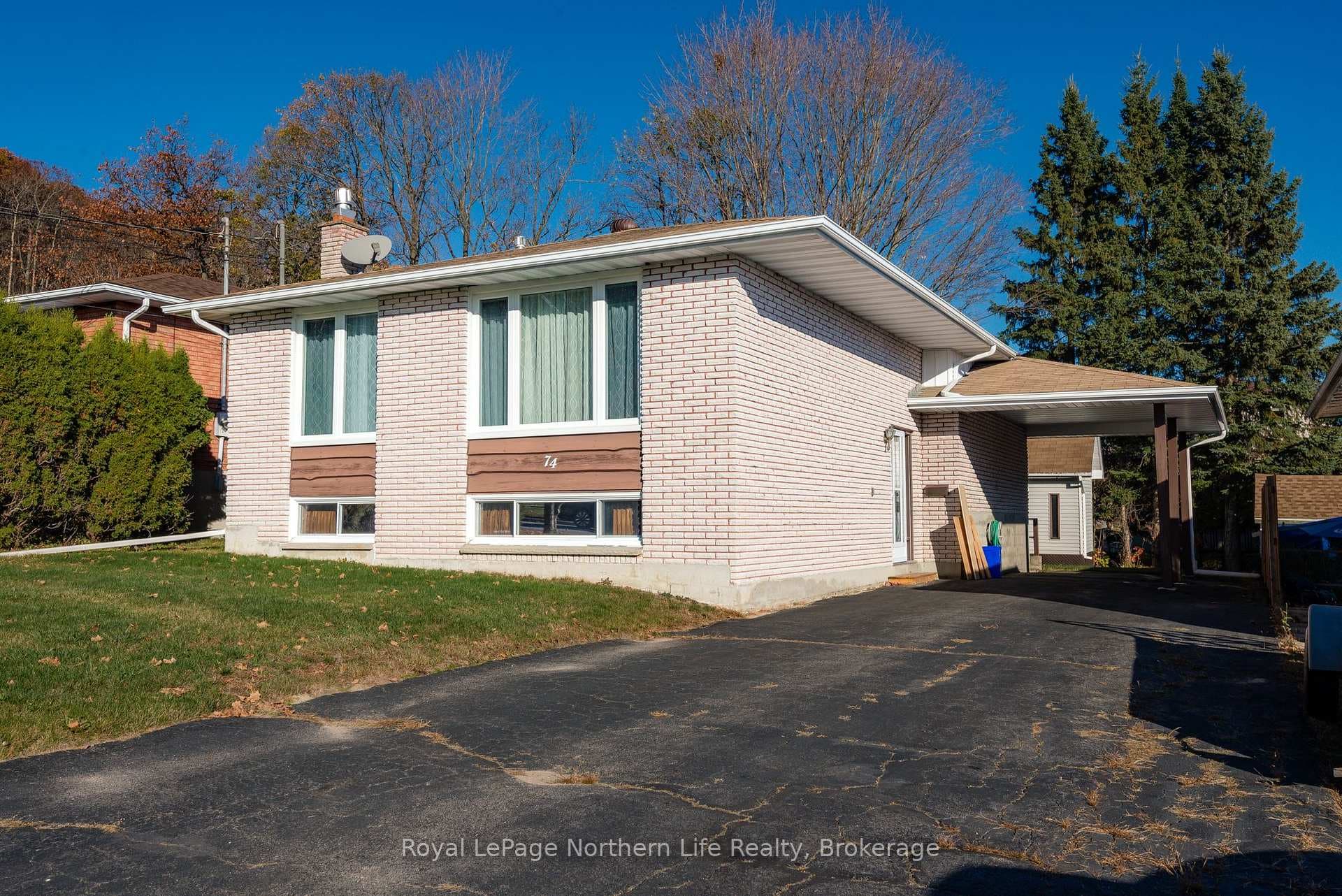 74 Belleview Crescent photo 1