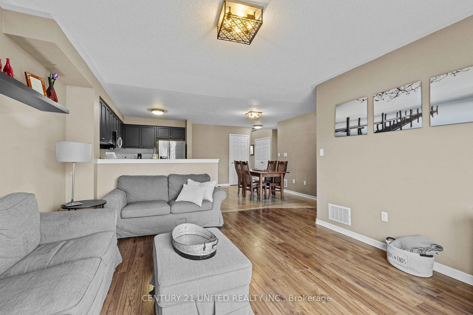 617 Tully Crescent photo 9