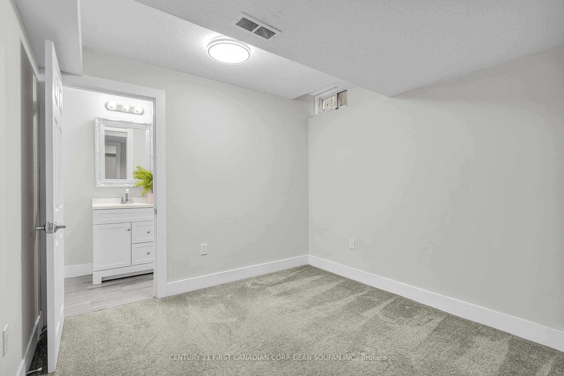 995 Kimball Crescent photo 32
