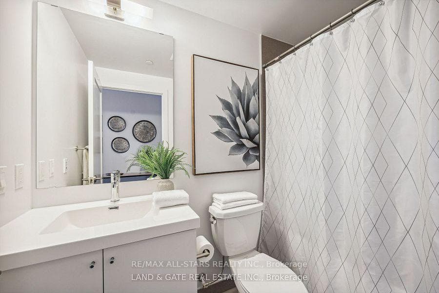 2550 Simcoe Street Unit 214 photo 10