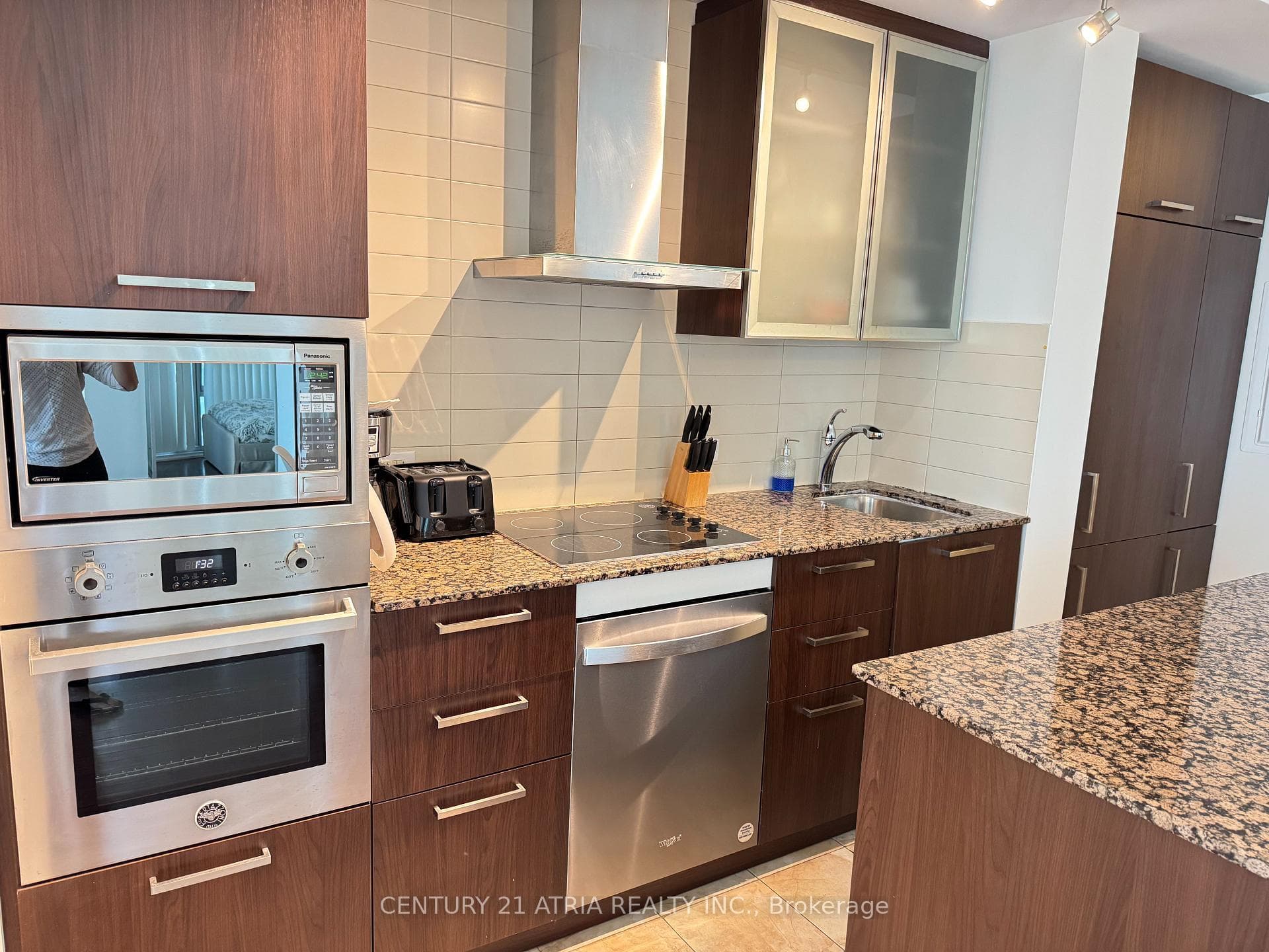 14 York Street Unit 1002 photo 5