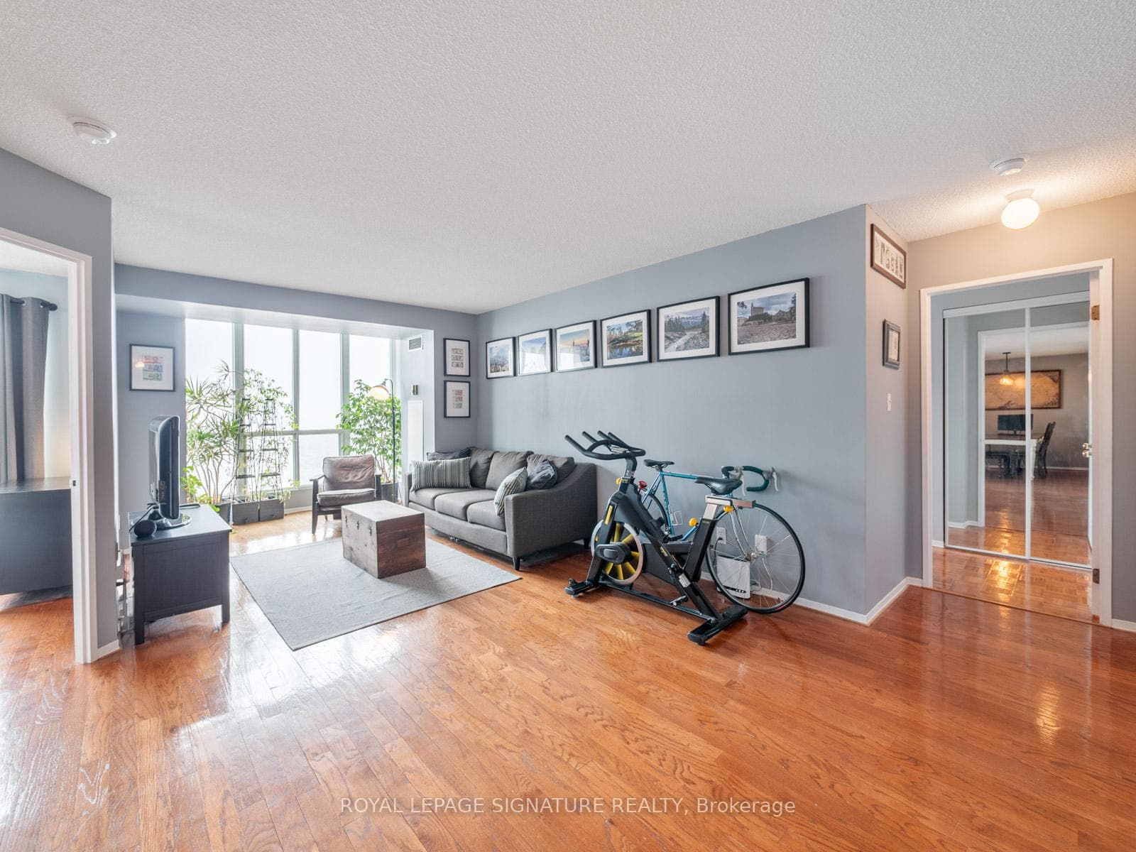 2550 Lawrence Avenue Unit 1404 photo 2