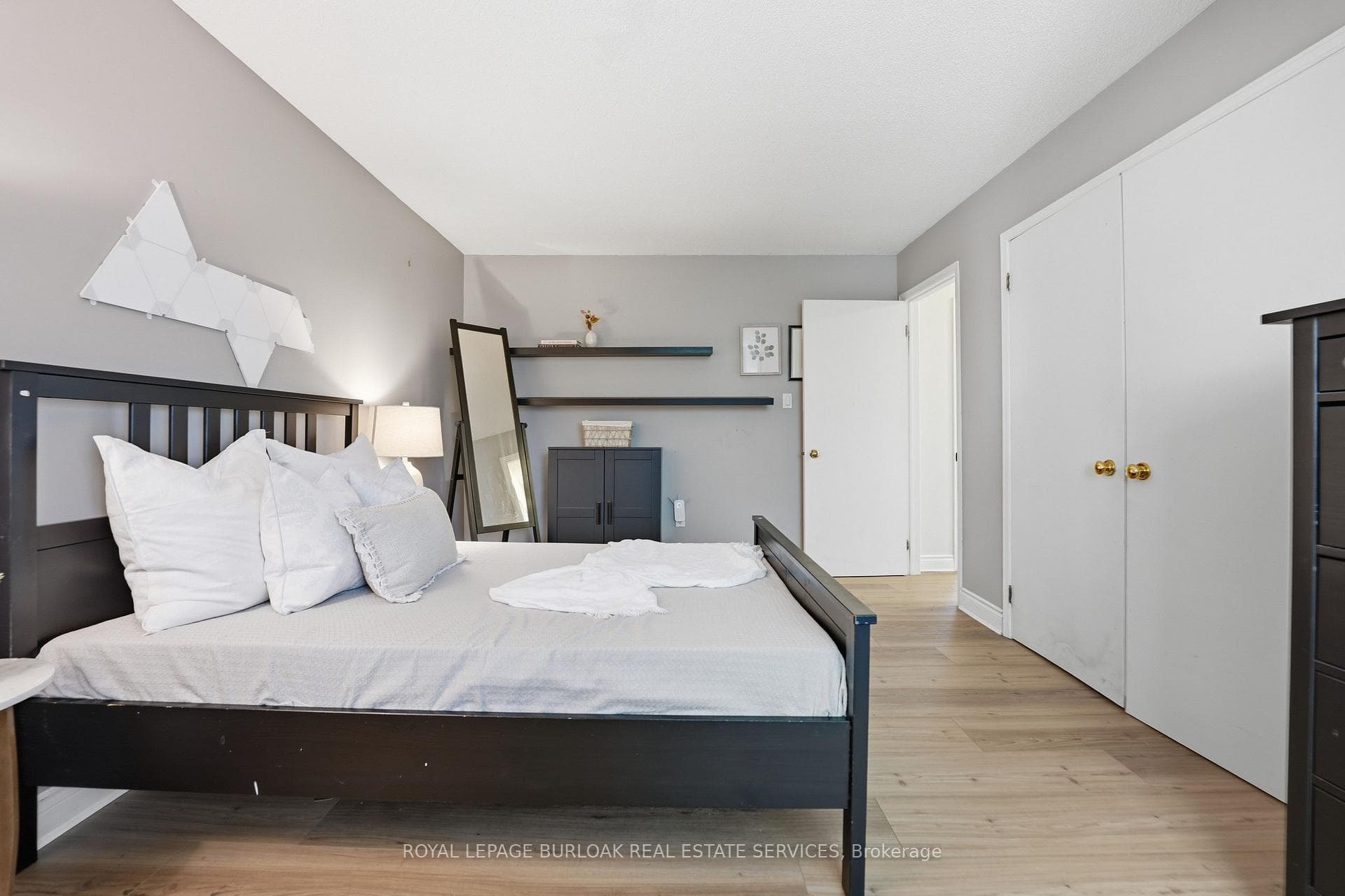 2055 Walkers Line Unit 216 photo 22