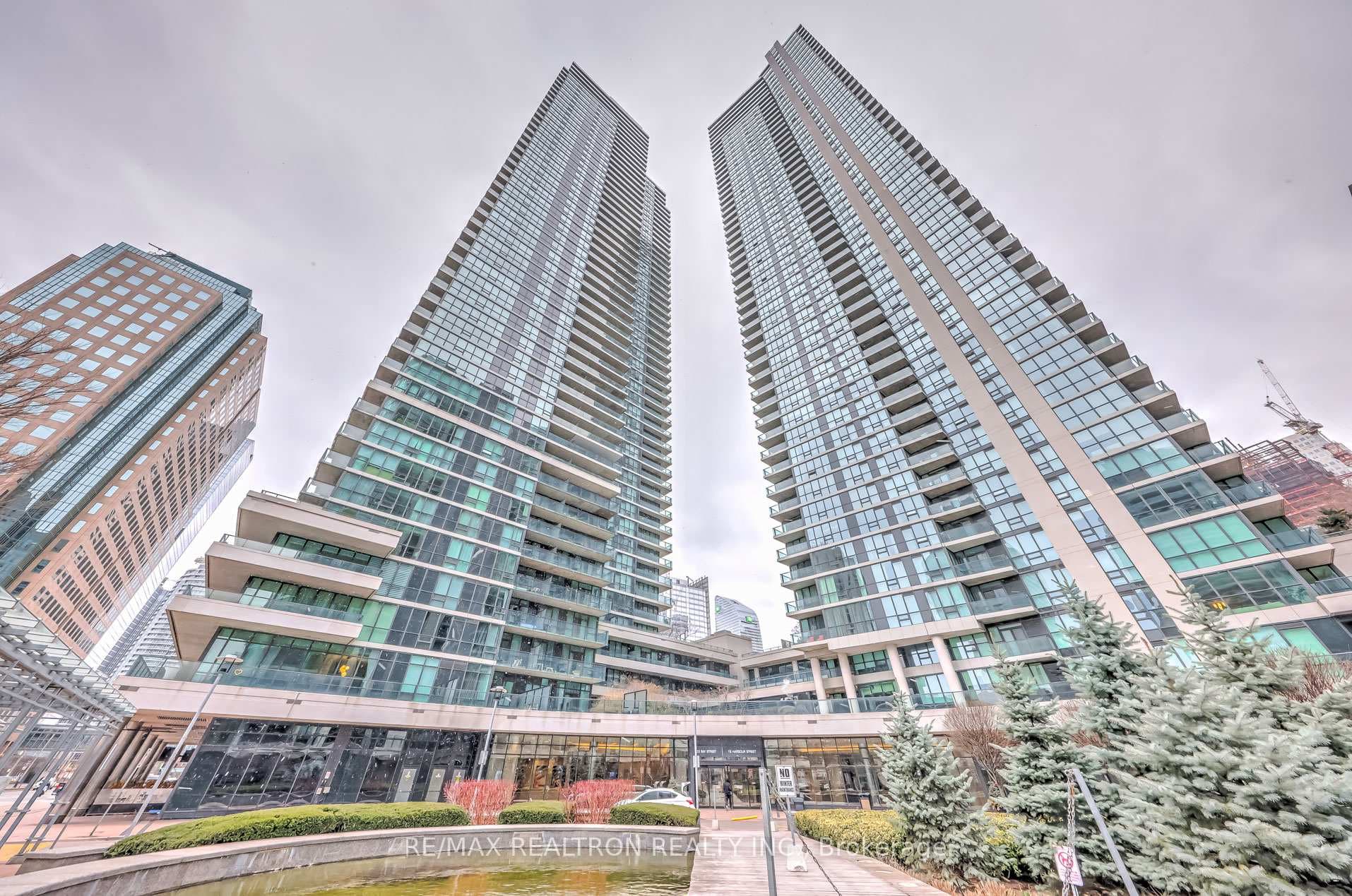 33 Bay Street Unit 3910 photo 3
