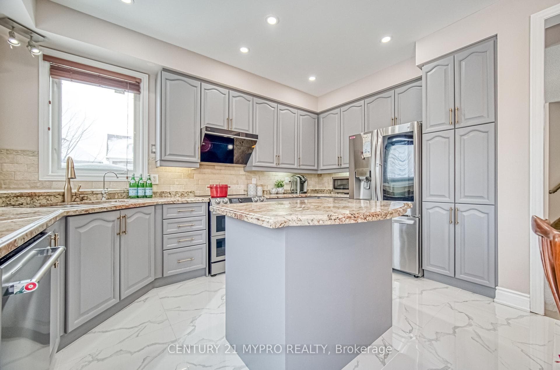 72 Vandervoort Drive photo 10