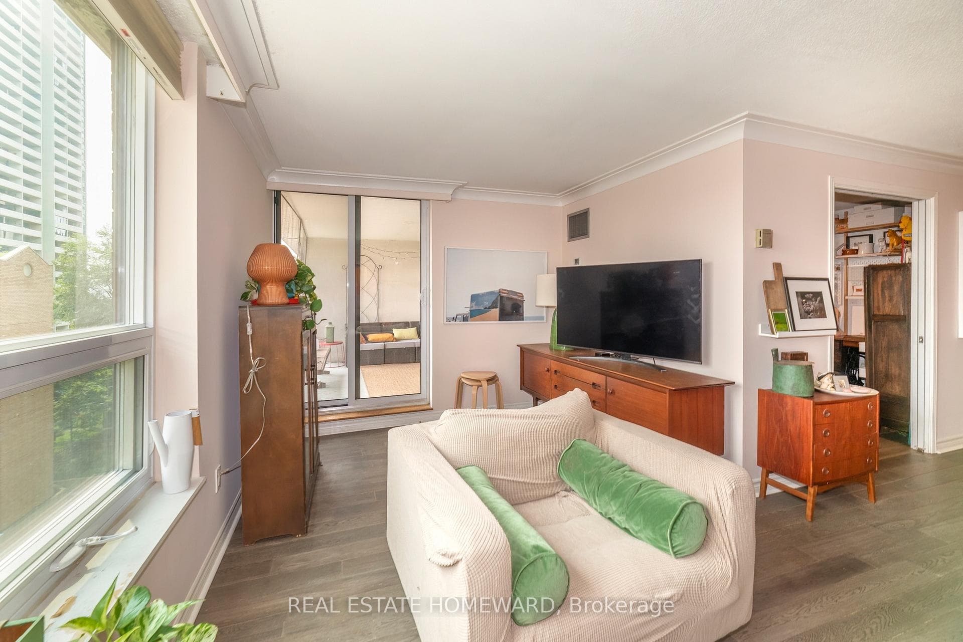 77 Maitland Place Unit 615 photo 13