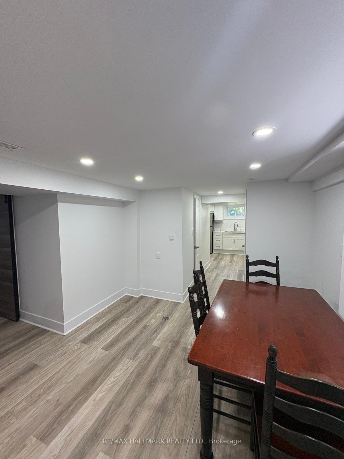 7 Ilfracombe Crescent Unit Basement photo 5