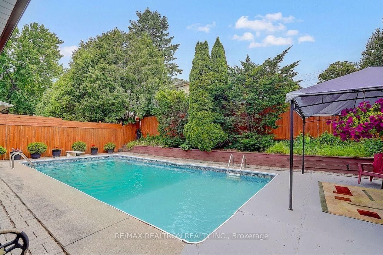 583 Pinewood Street photo 44