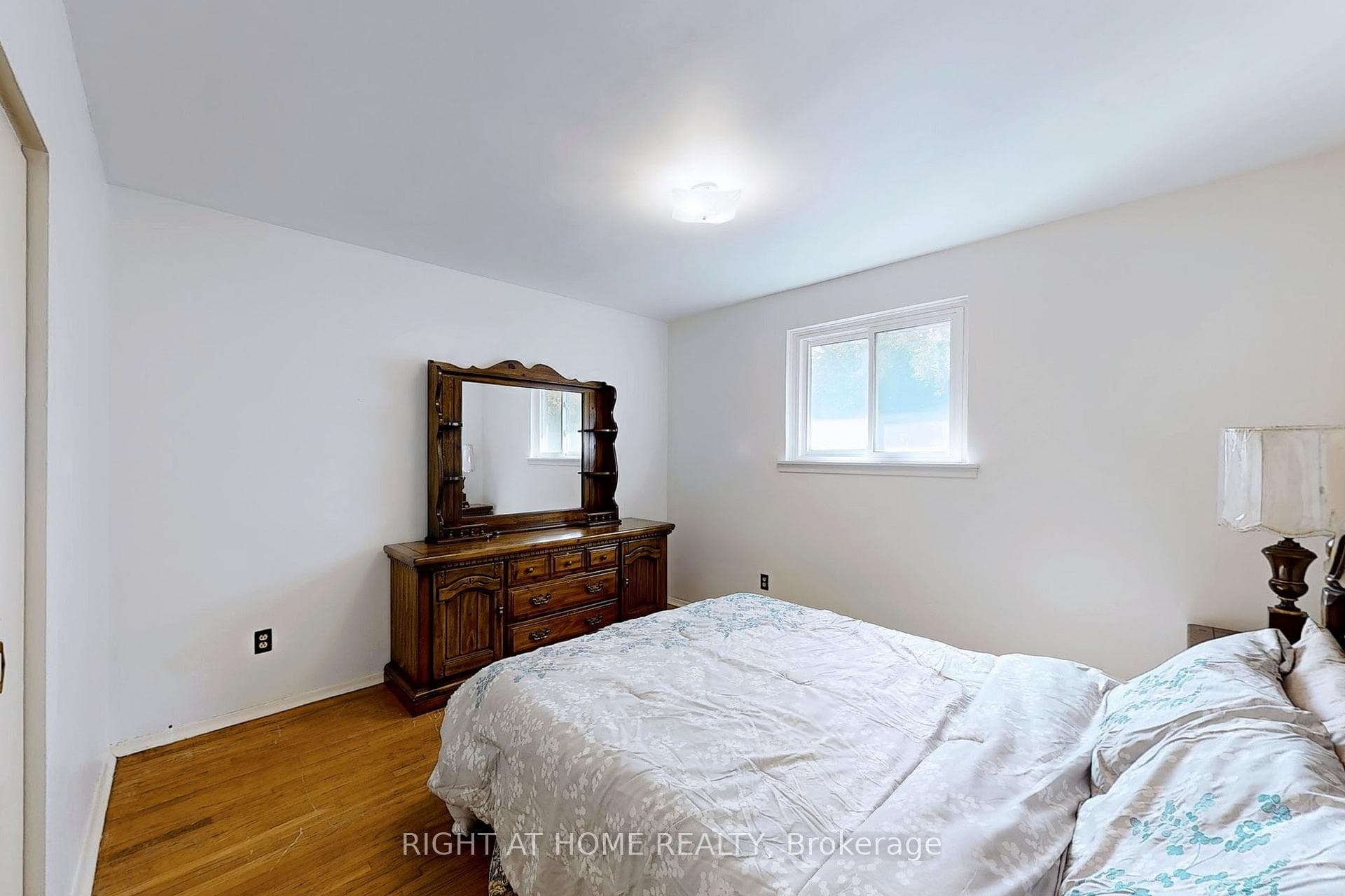 98 Dolly Varden Boulevard photo 17