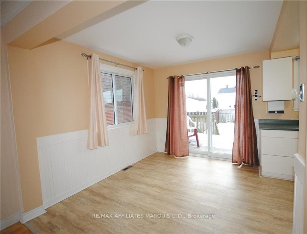 1416 CHURCHILL Street photo 4