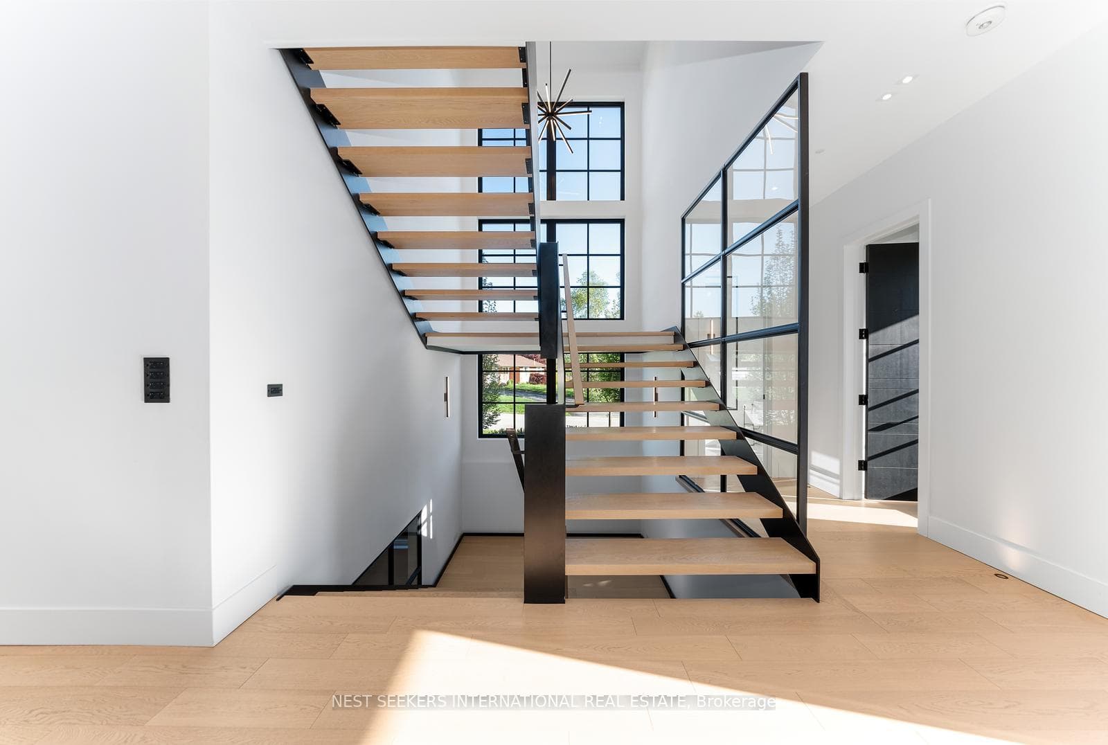 6 Forestave Crescent photo 6