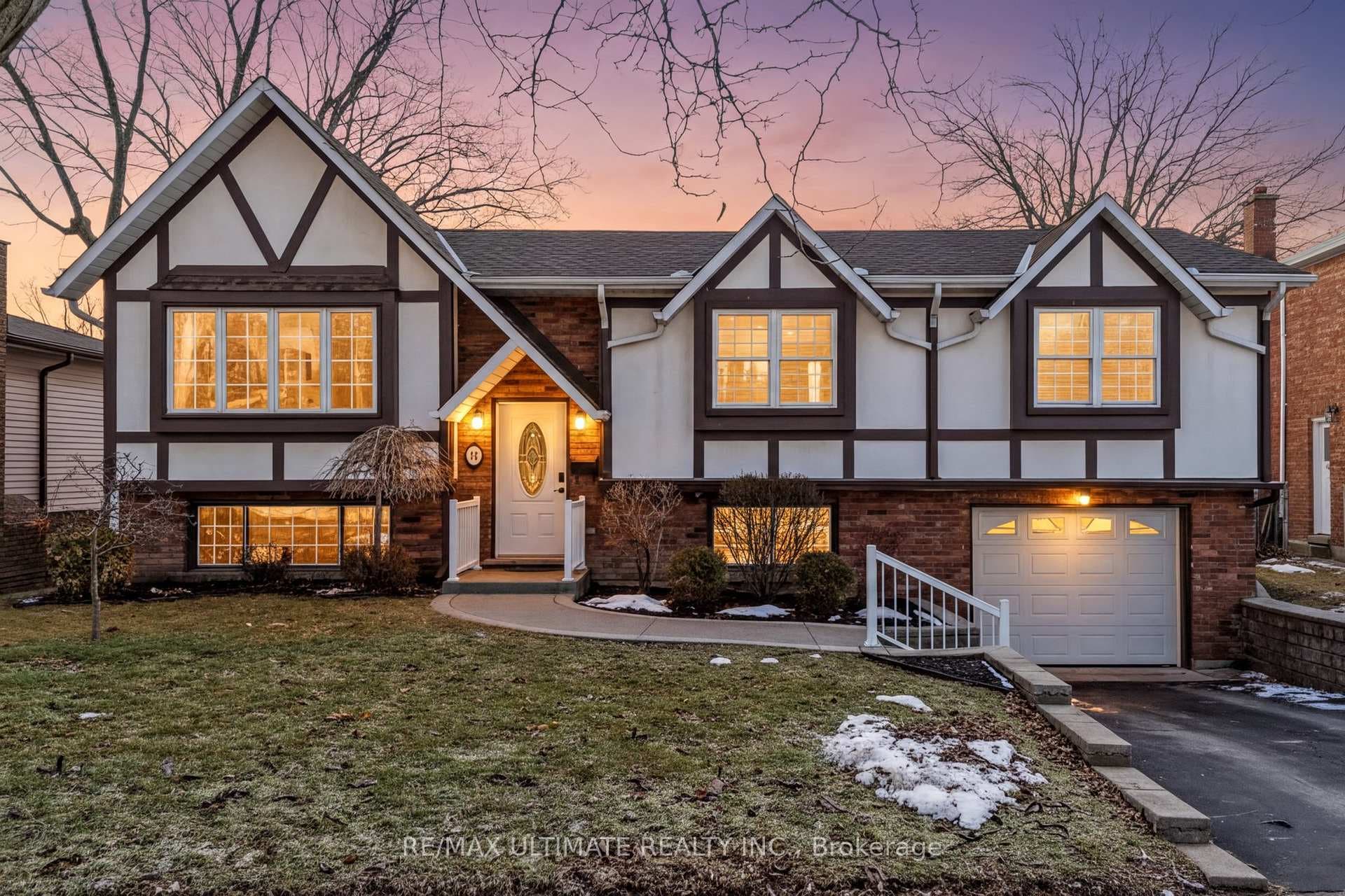 54 Debora Drive photo 1