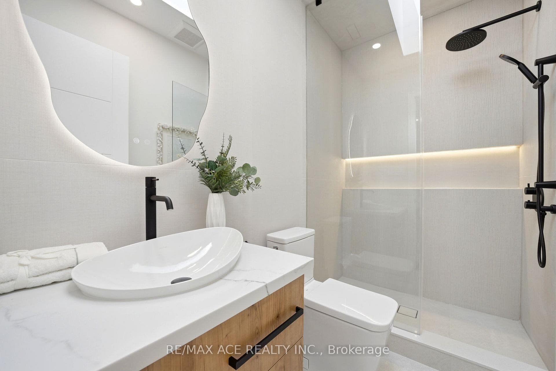 61 Harewood Avenue photo 34
