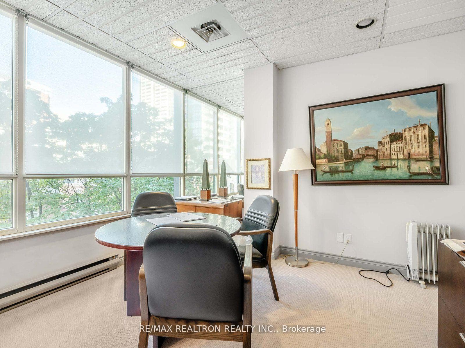 120 Carlton Street Unit 404 photo 17