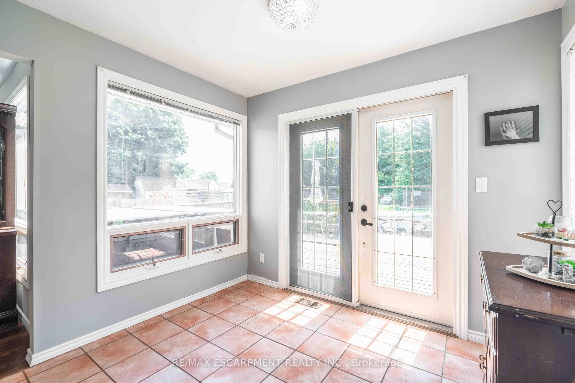 54 SELKIRK Street photo 10