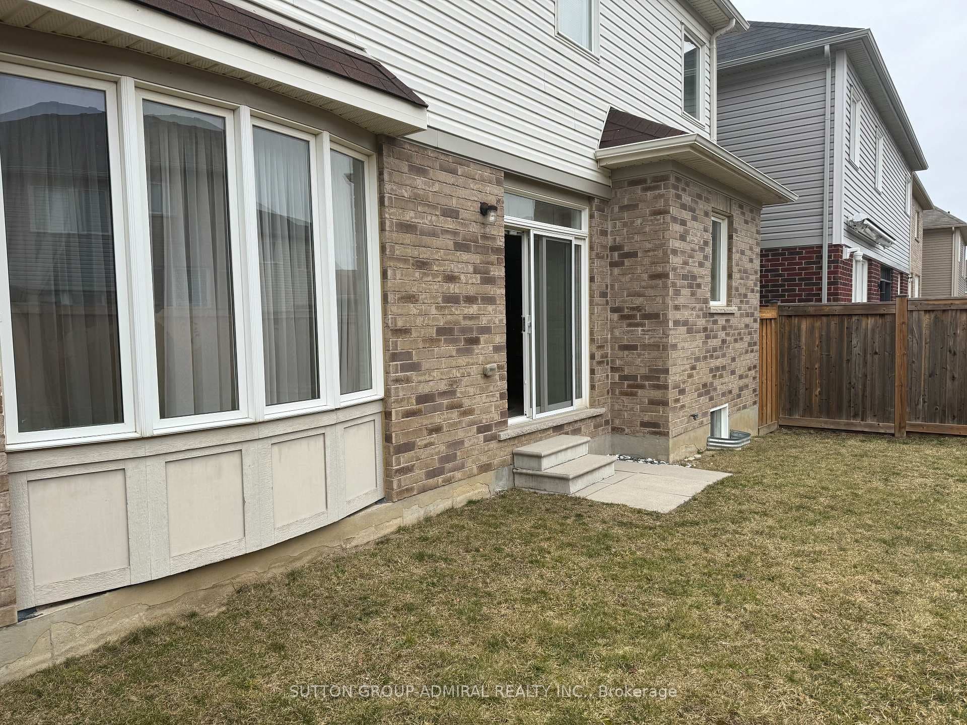 129 Whitwell Way photo 32