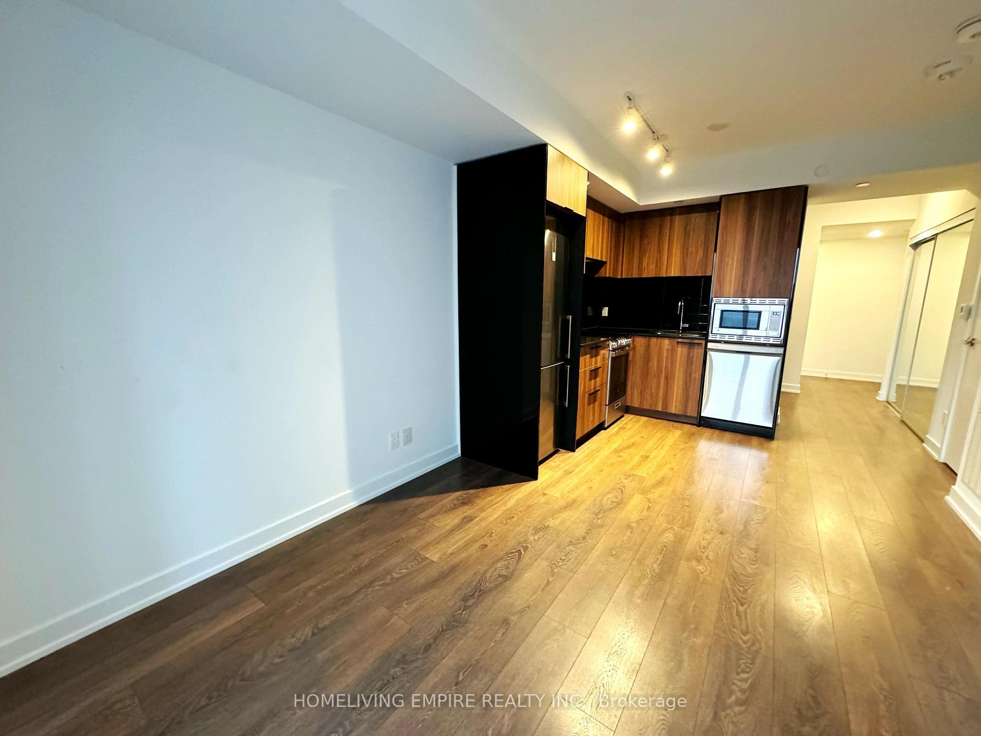 501 Yonge Street Unit 2013 photo 2