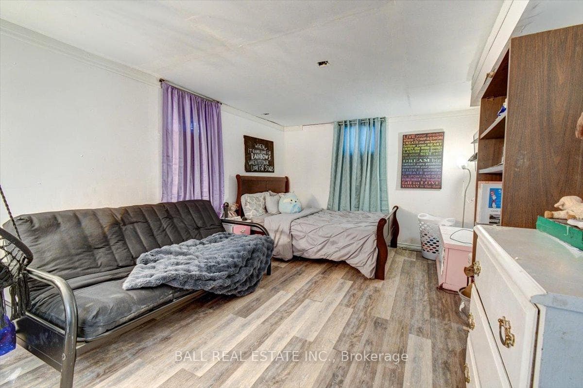 20 Great Oak Street photo 22