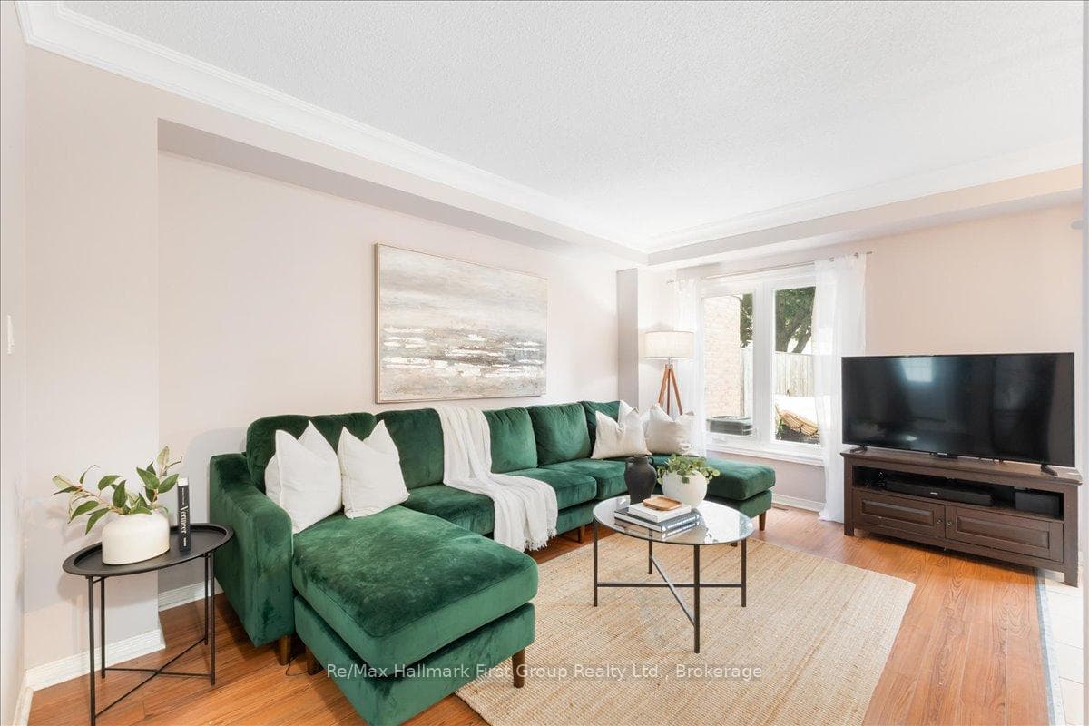 9 Alexis Way photo 4