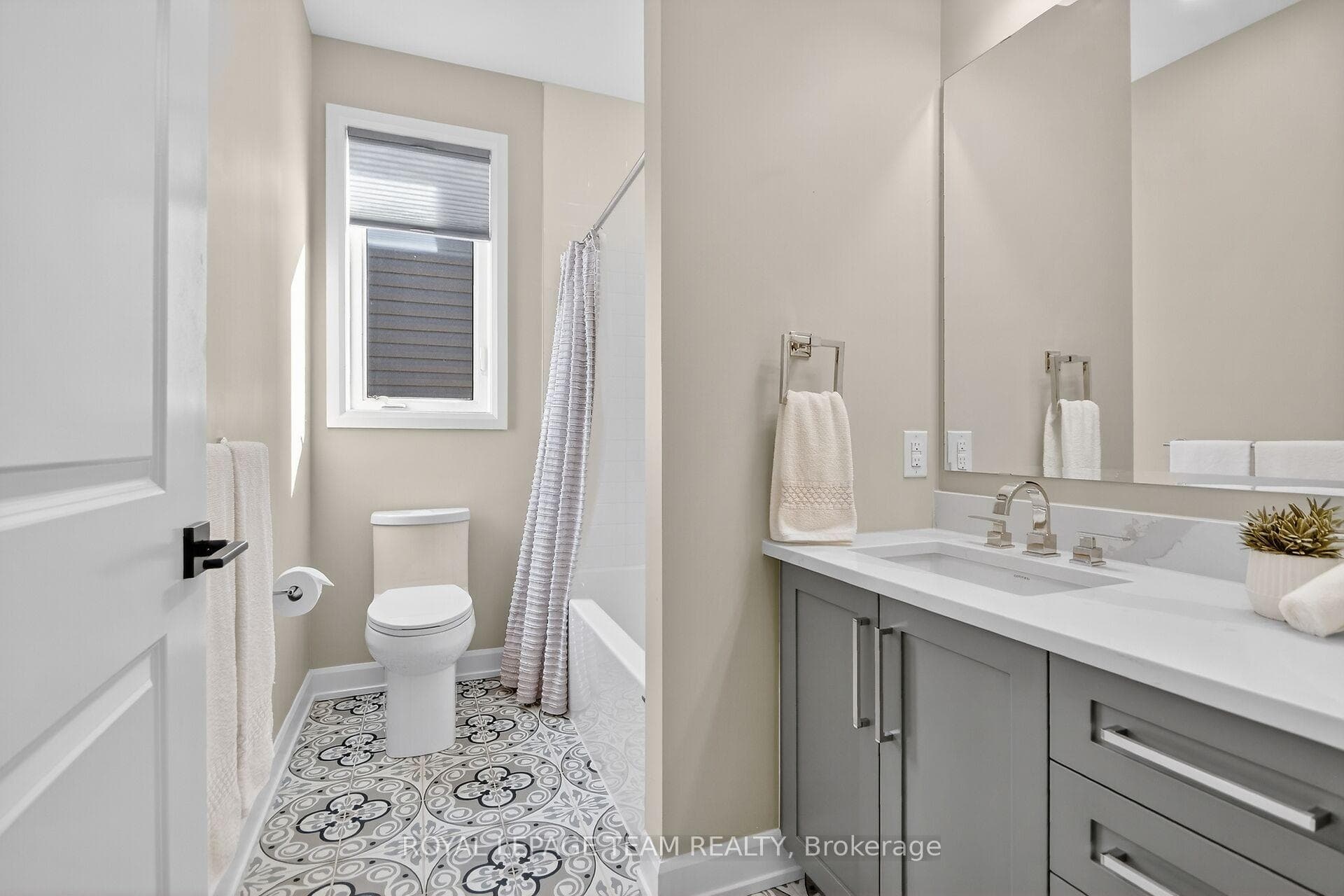 Main bath, heated tile, quartz counter