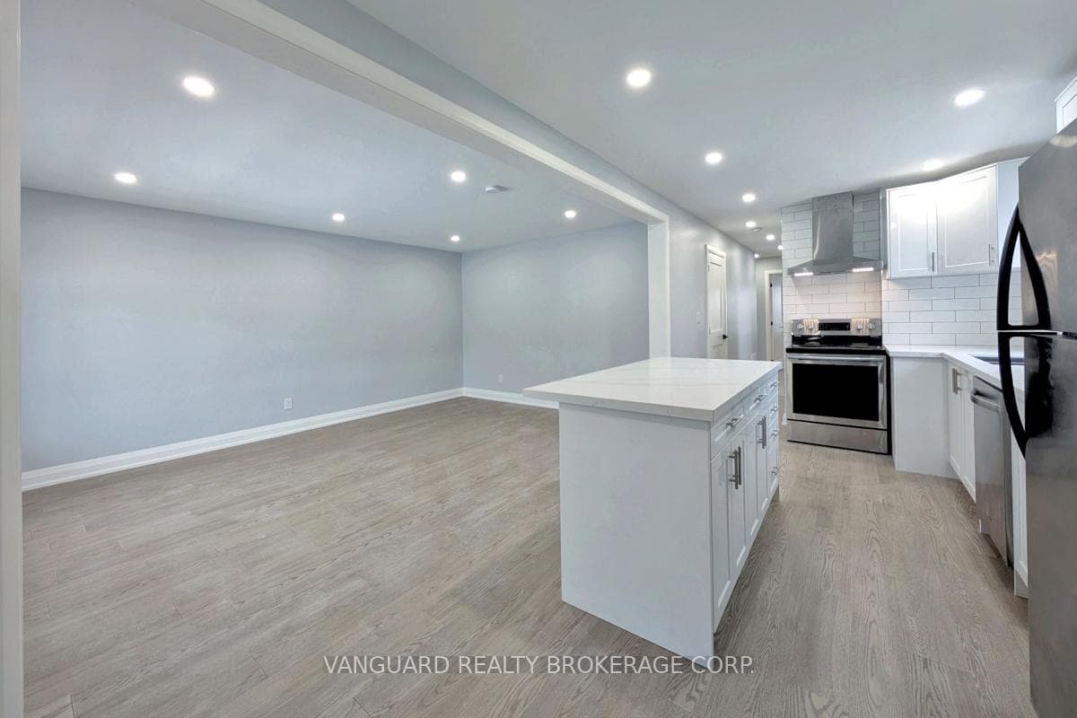 14 Bradfield Avenue Unit Main photo 7