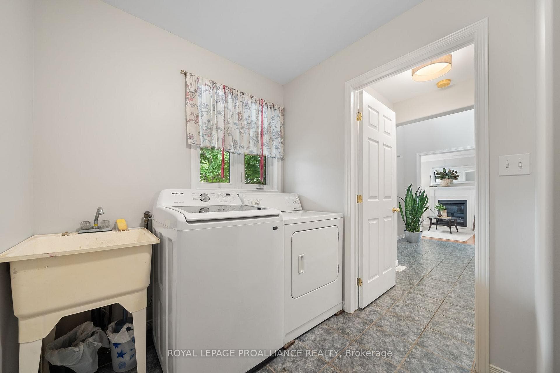 8 Linden Lane photo 43